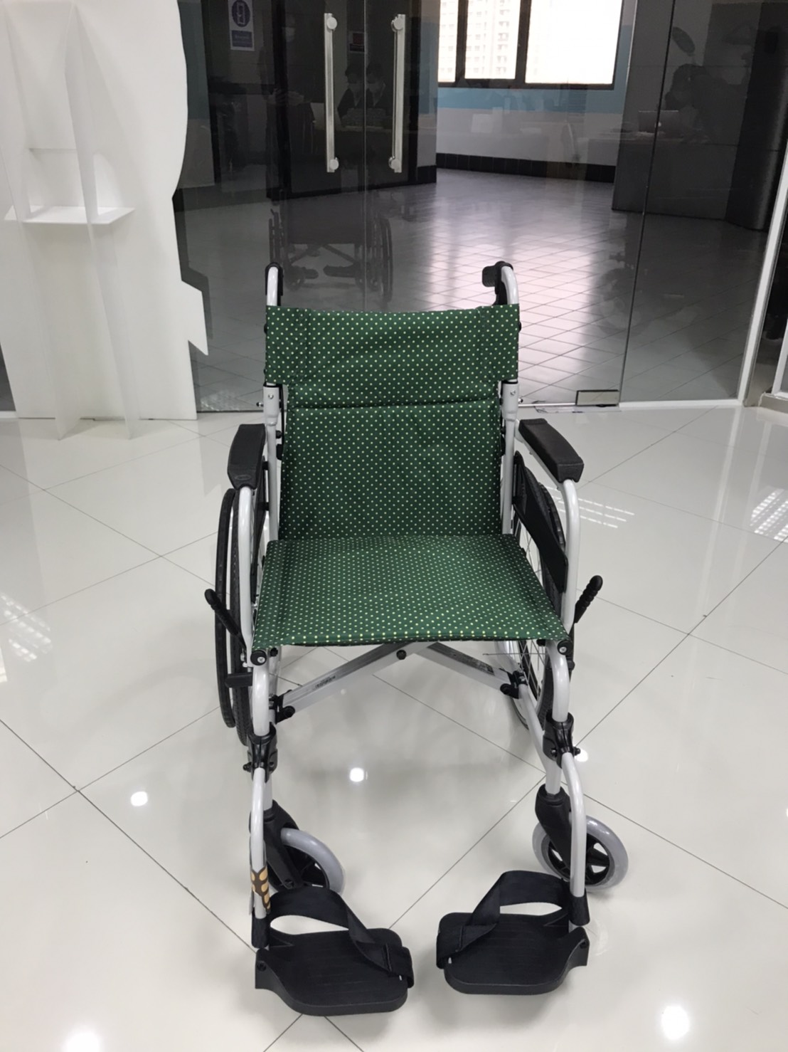 รถเข็นอลูมินัมอัลลอยด์โซม่า SOMA 215 (SM-250.5) (WheelChair SOMA 215 (SM-250.5) น้ำหนักเบา พกพาสะดวก กะทัดรัด ของแท้ รับประกันศูนย์ไทย 1 ปี