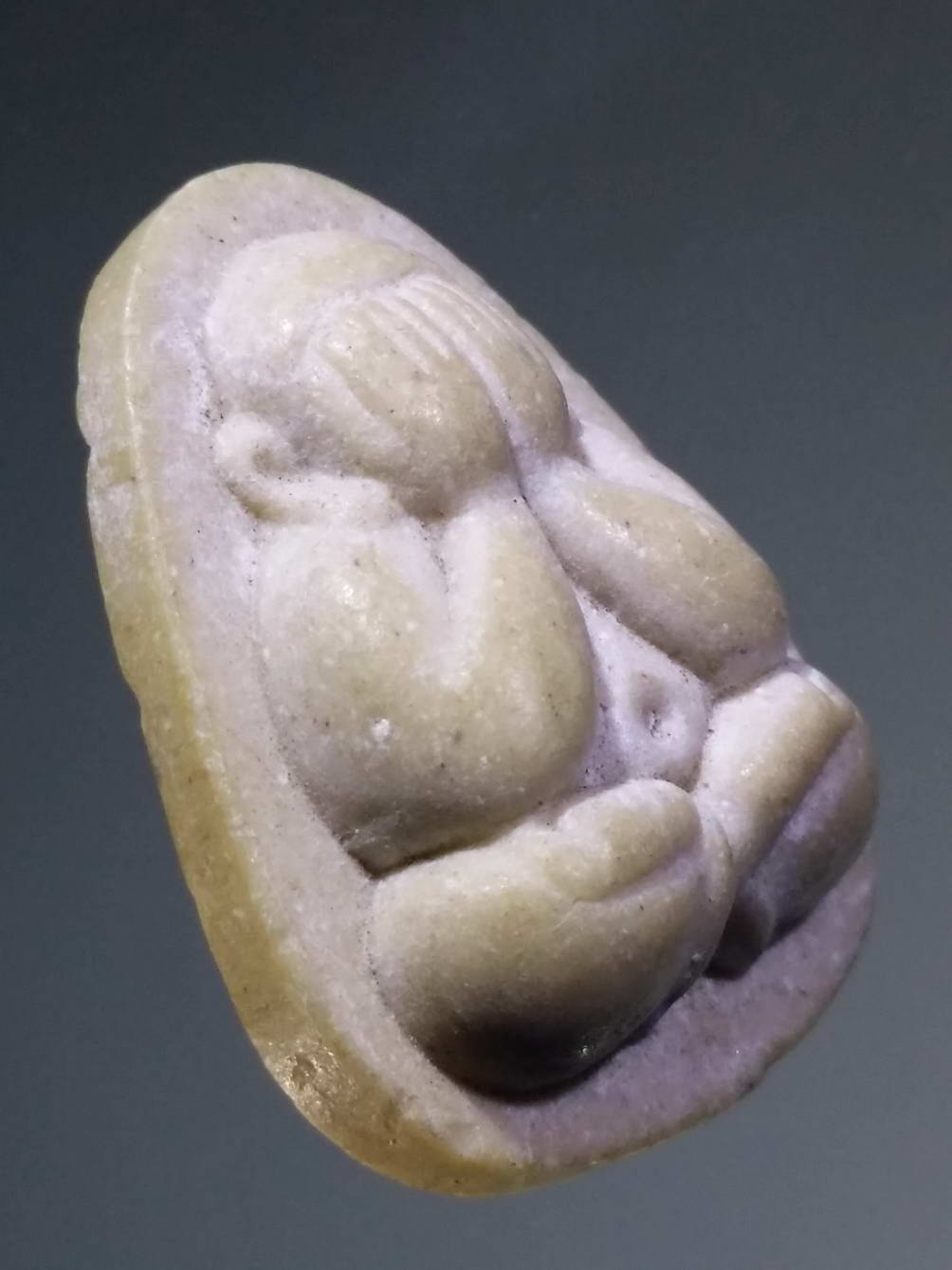 รหัสสินค้า พระปิดตา ทั่วไป 157 พระปิดตาเนื้อผงน้ำมัน หลังพญาราหู หลวงพ่อพุฒ วัดกลางบางพระ จังหวัดนครปฐม