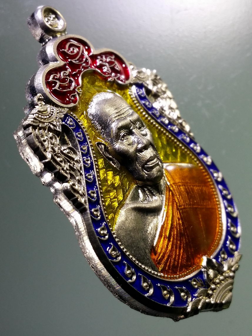 รหัสสินค้า พระมีกล่อง 013 เหรียญเสมาพระพรหม เนื้ออัลปาก้าลงยา 3 สี รุ่น พรหมพัฒน์พันล้าน ๒ หลวงพ่อพัฒน์ วัดห้วยด้วน อำเภอหนองบัว จังหวัดนครสวรรค์ ตอกโค๊ต หมายเลข ๑๖๔