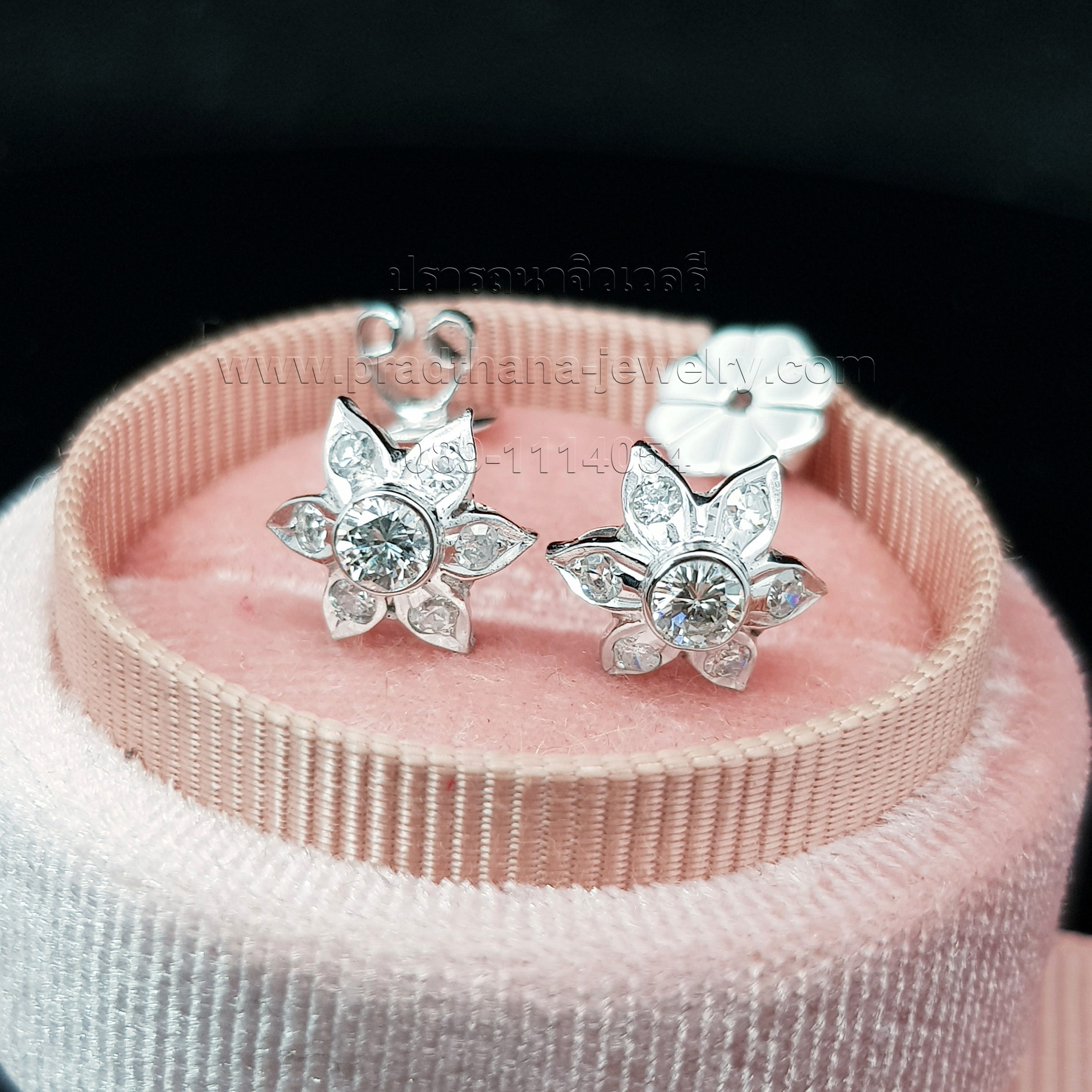 ต่างหูดอกไม้เพชร