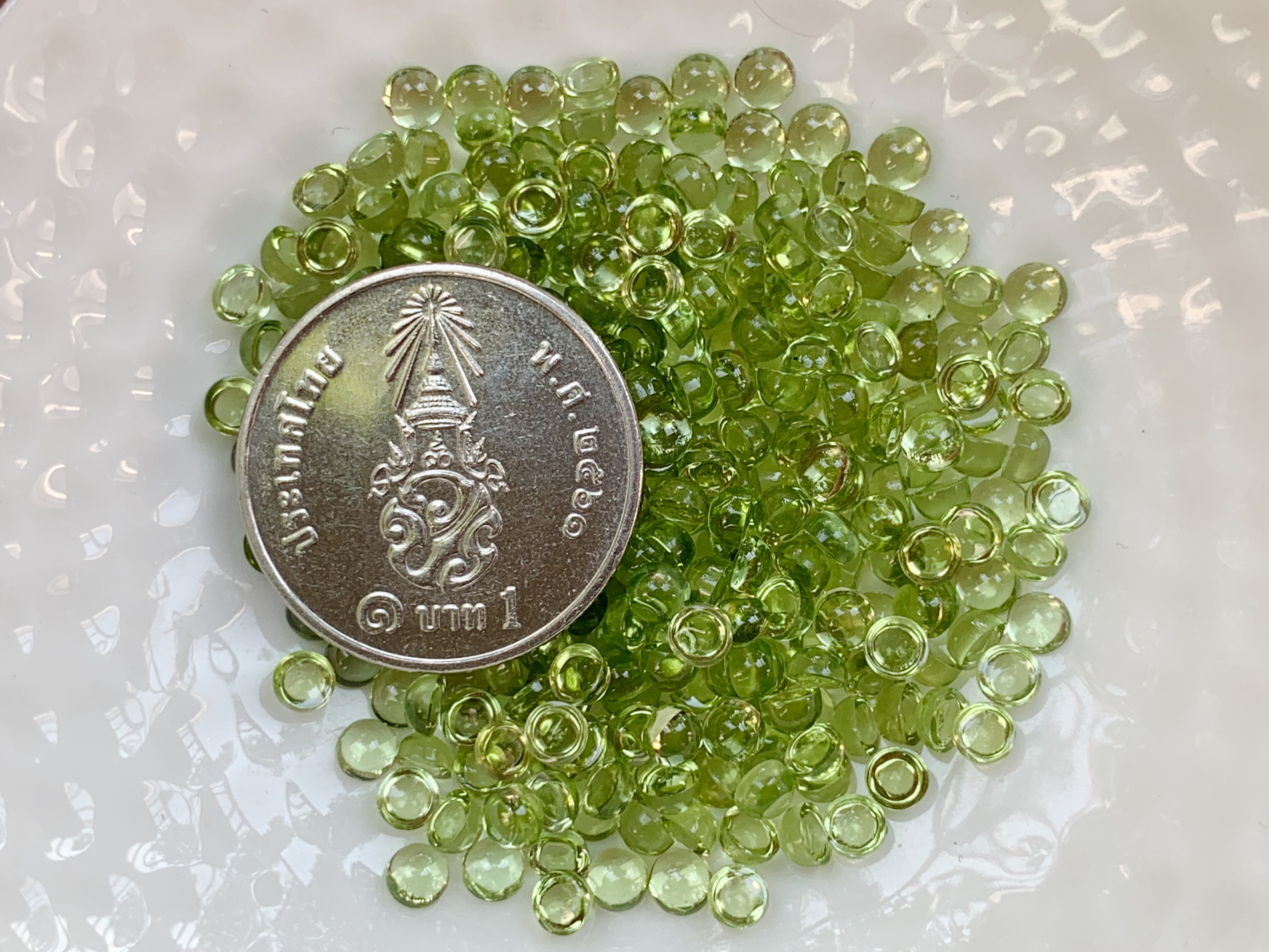 เพอริดอทกลมหลังเบี้ย 3.0 มม. 10 กะรัต