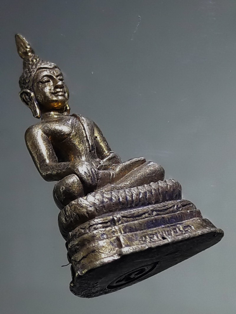 Antig FB 12730 รูปหล่อบรรจุกริ่ง พระพุทธไตรรรัตนนายก หลวงพ่อโต วัดพนัญเชิง กรุงเก่า เนื้อทองผสม ไม่ทราบปี