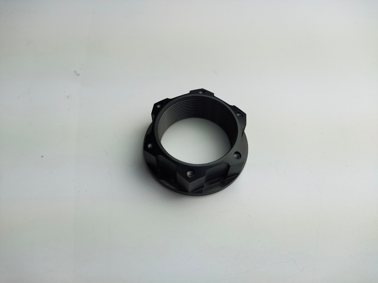 ตัวอย่างอะไหล่น็อตทำสีดำไทเทเนียม | PVD Coating