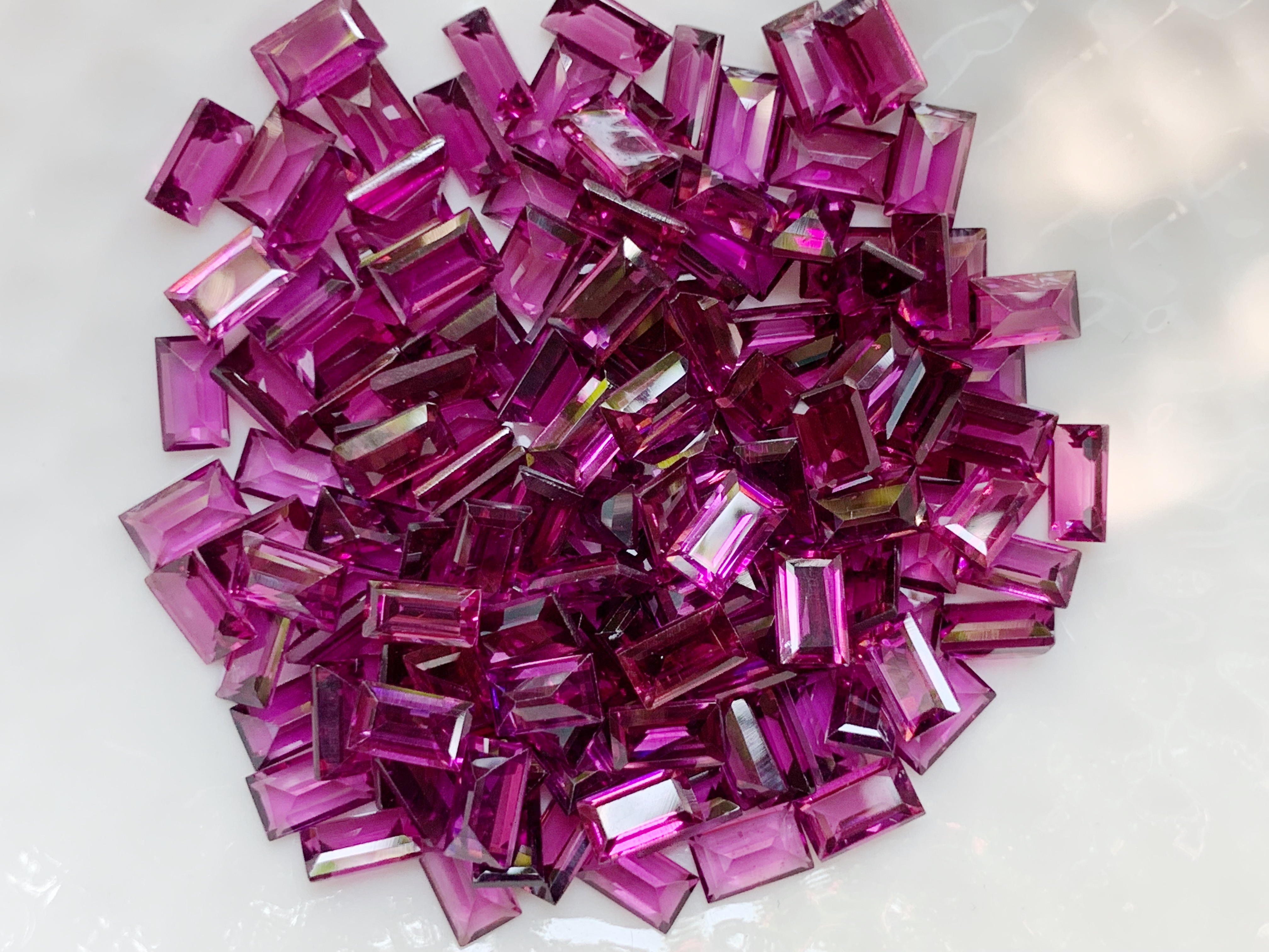 โรโดไลท์สี่เหลี่ยม 5x3 มม. 5 กะรัต