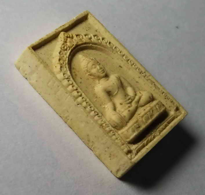 รหัสสินค้า พระเนื้อดิน เนื้อผง เนื้อว่าน 380 พระผงหลวงพ่อเมตตา วัดป่าธรรมชาติ สร้างปี 2542 รุ่นจิ๋ว