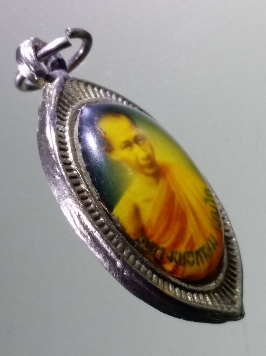 รหัสสินค้า เครื่องราง ล็อกเก็ต ภาพถ่าย 131 ล็อกเก็ตครูบาเจ้าศรีวิชัย นักบุญแห่งล้านนา หลังหลวงพ่อเกษม เขมโก สำนักสุสานไตรลักษณ์ จังหวัดลำปาง พระรายการนี้ให้เช่าบูชาแล้ว