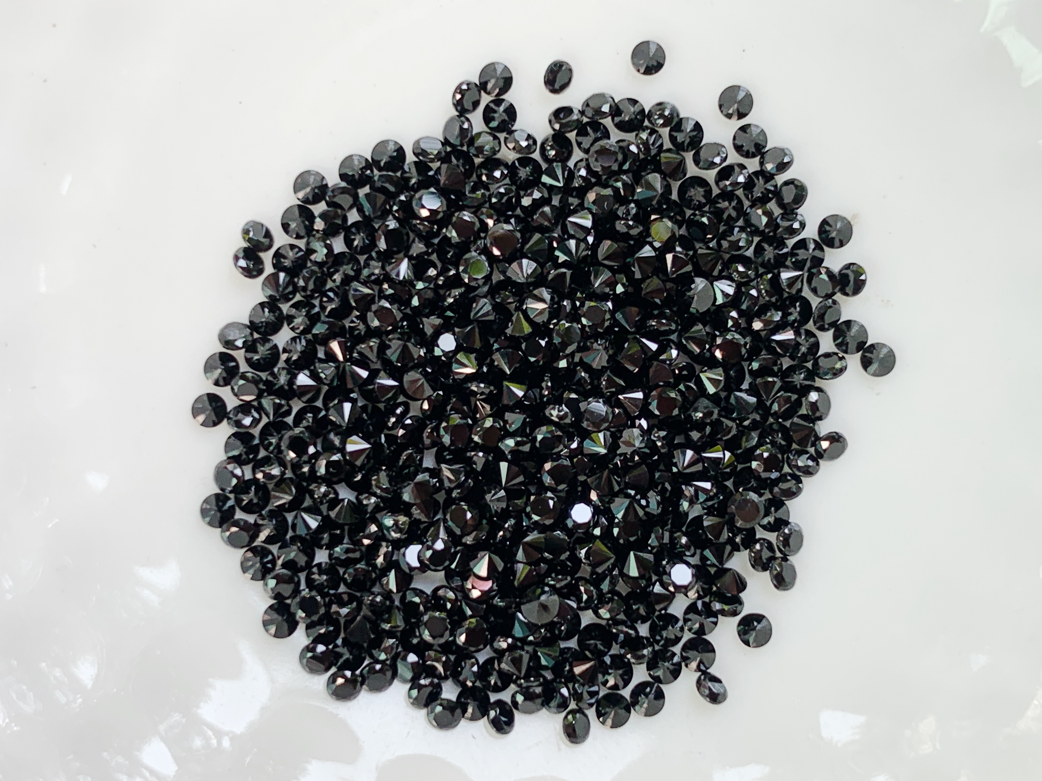 Black spinel นิลกลม 1.5 มม. 5 กะรัต