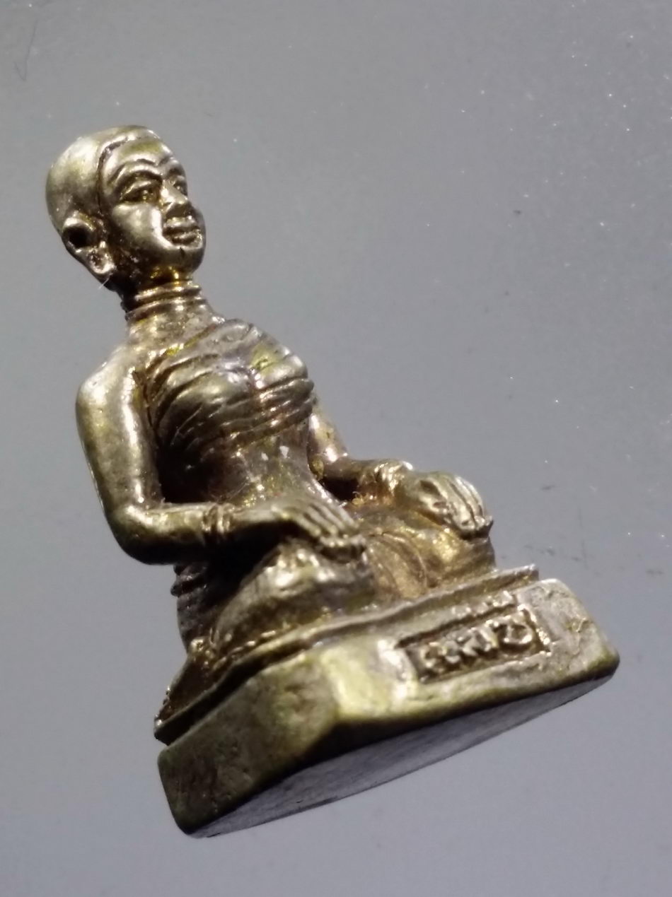 รหัสสินค้า พระมีกล่อง 3643 รูปหล่อ แม่ชี เนื้อนวโลหะแก่เงิน หล่อโบราณ หล่อตัน วัดสระยายชี อำเภอสามง่าม จังหวัดพิจิตร