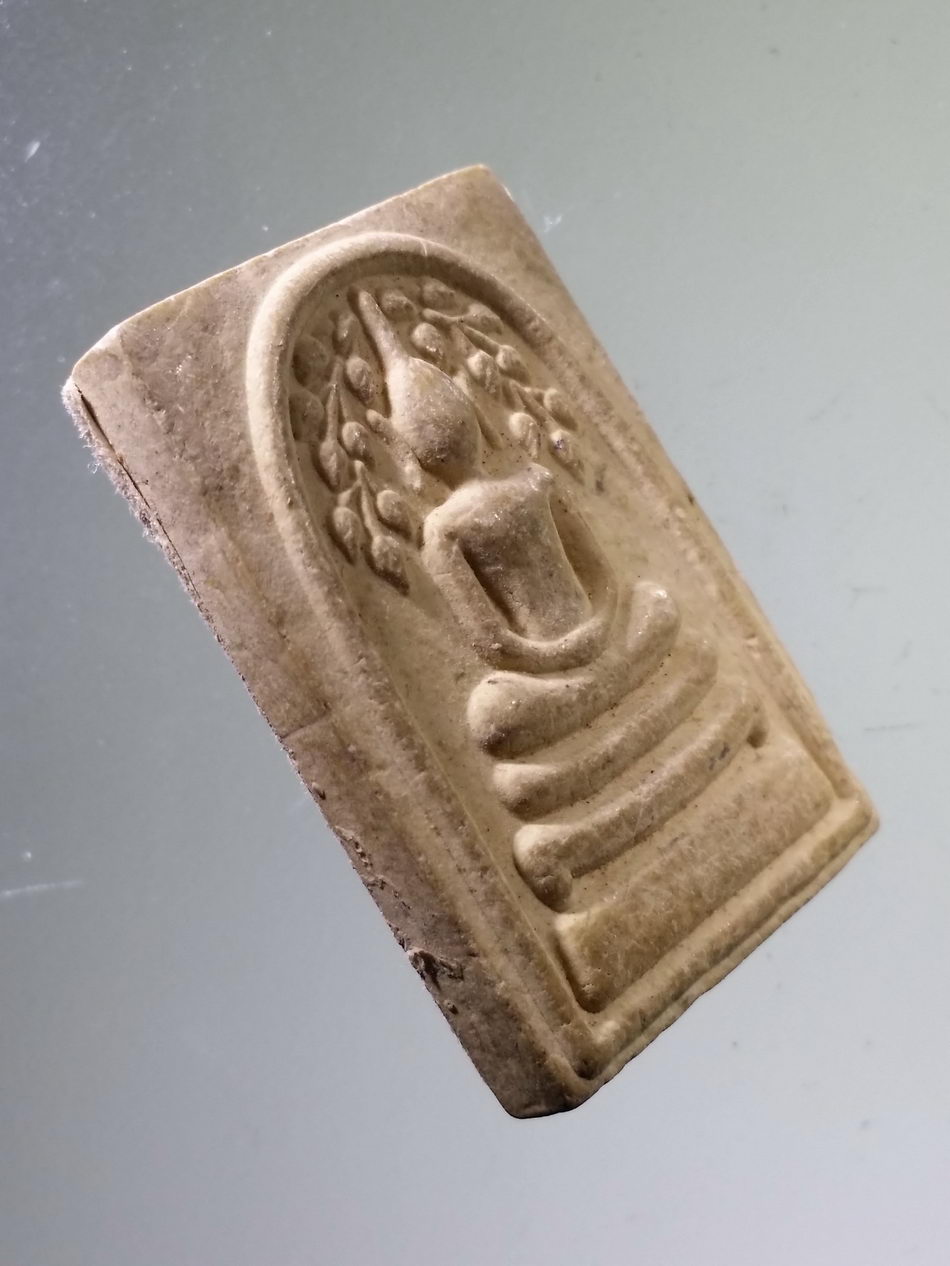 รหัสสินค้า พระสมเด็จ วัดต่างๆ 1076 พระสมเด็จพิมพ์ปรกโพธิ์ หลังรูปถ่าย พระพุทธหลวงพ่อจันทร์ วัดสระใหญ่ จังหวัดชัยนาท