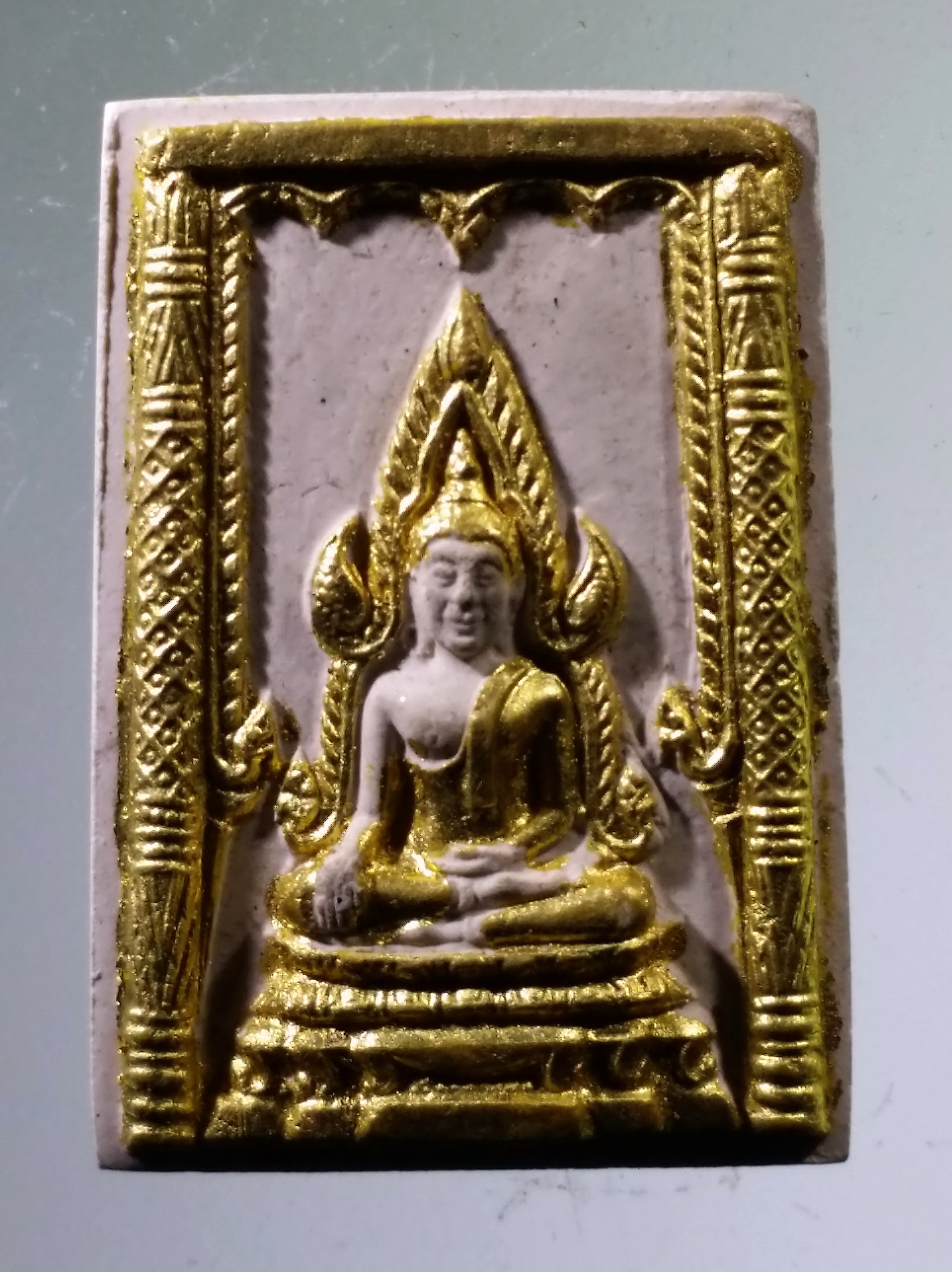 รหัสสินค้า พระมีกล่อง 3315 พระพุทธชินราช เนื้อผงปิดทองคำเปลว วัดน้ำซับ จังหวัดสระแก้ว สร้างปี 2538 ที่ระลึกในงานหล่อพระประธาน