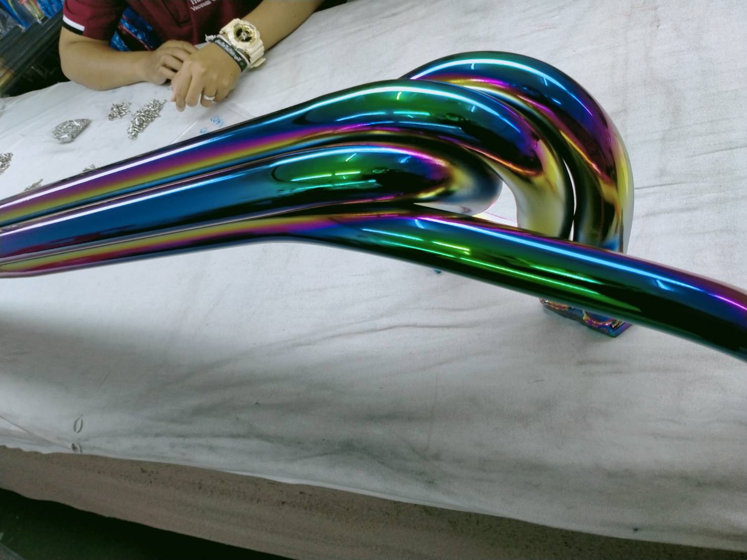 ตัวอย่างท่อเรือซิ่ง ชุบสีไทเทเนียม | PVD Coating