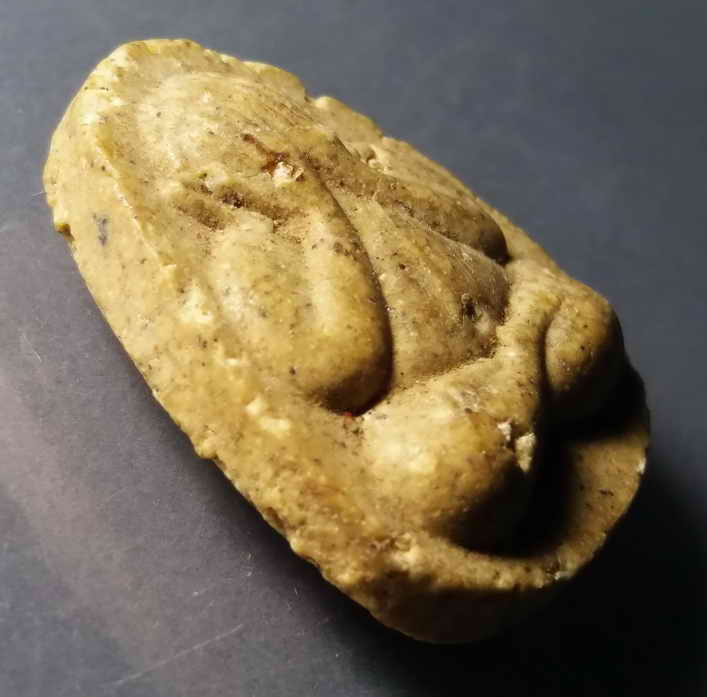 รหัสสินค้า พระปิดตา ทั่วไป 045 พระปิดตาเนื้อผง ด้านหลังมีชื่อย่อวัด ว ล ป ด. ไม่ทราบที่ พระรายการนี้ให้เช่าบูชาแล้ว