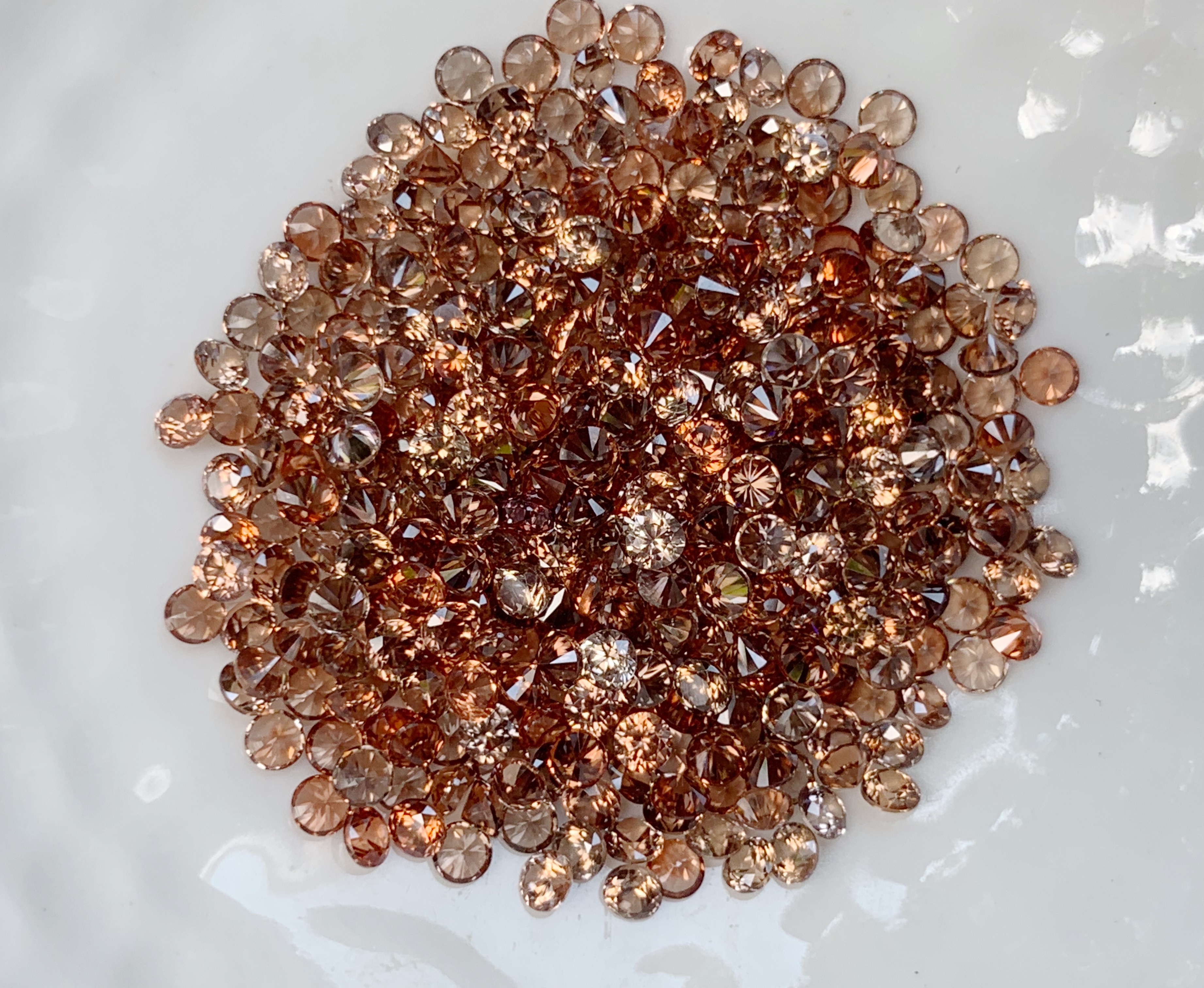 เพทายดิบกลม 2.2 มม.1 กะรัต