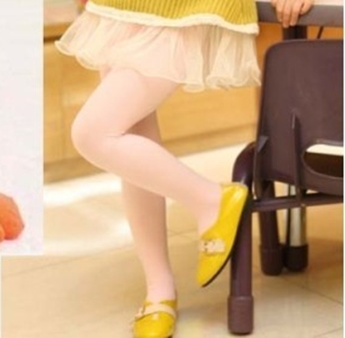 P9002 ถุงน่องเด็กมีสีขาว สีดำ สีเบจ สีชมพู สินค้าคุณภาพ เนื้อเนียนละเอียดสวย เป็นถุงน่องแบบบัลเลต์ ใช้ออกงาน หรือการแสดง ไม่หนาไม่บาง ยืดหยุ่นดีใส่สบาย ดูขนาดแนะนำในรายละเอียดด้านล่าง ยืดได้เยอะมาก ไซส์1-12ขวบ