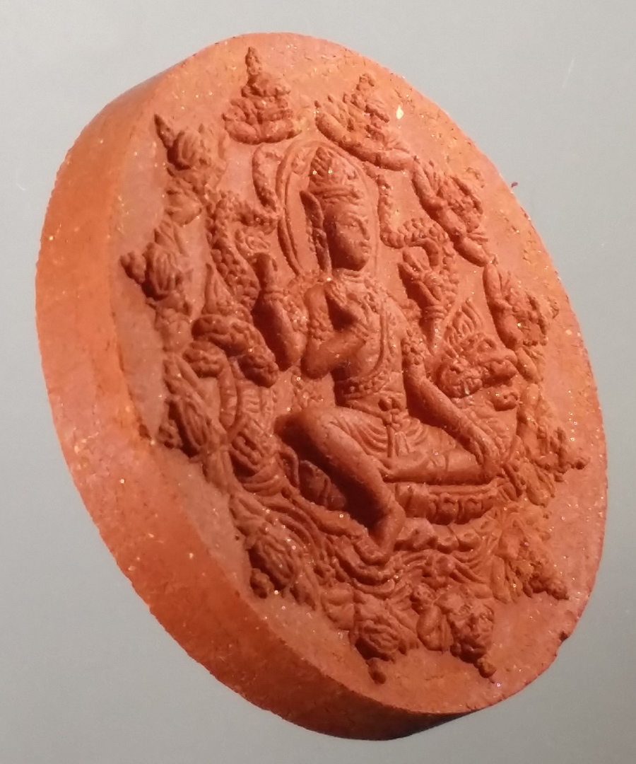 รหัสสินค้า จตุคามรามเทพ 130 จตุคามรามเทพ รุ่น เฮงรับทรัพย์ ว่านแดง โค๊ตเงิน