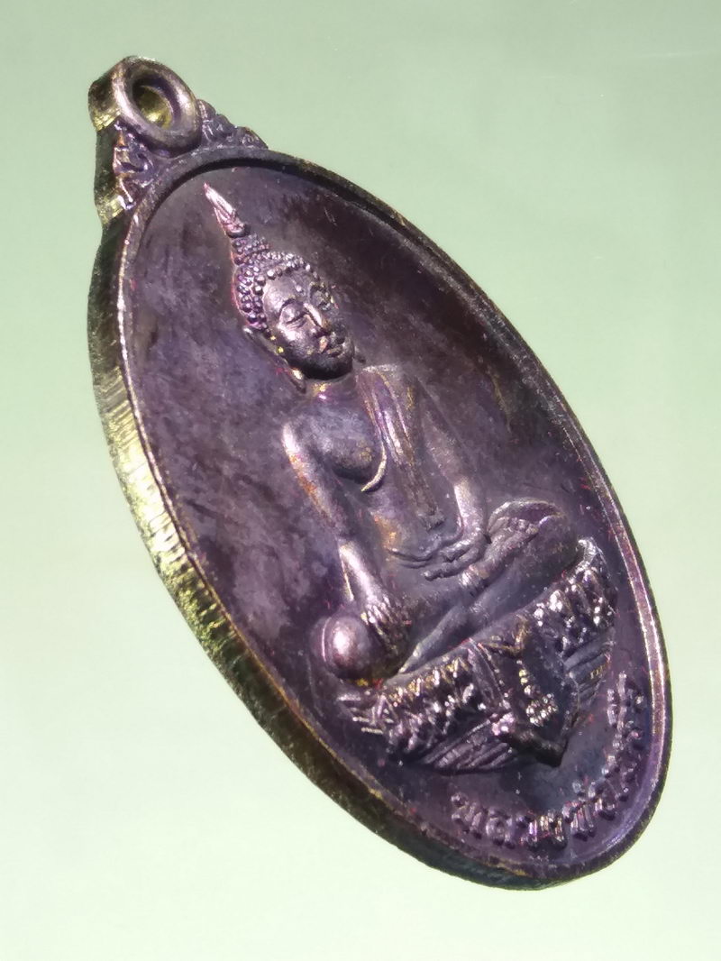 รหัสสินค้า พระมีกล่อง 184 เหรียญสองหน้า พระพุทธ หลวงพ่อเหลือวัดหงษ์ อำเภอเมือง จังหวัดพิจิตร สร้างปี 2555 ที่ระลึกงานทอดกฐินสามัคคี