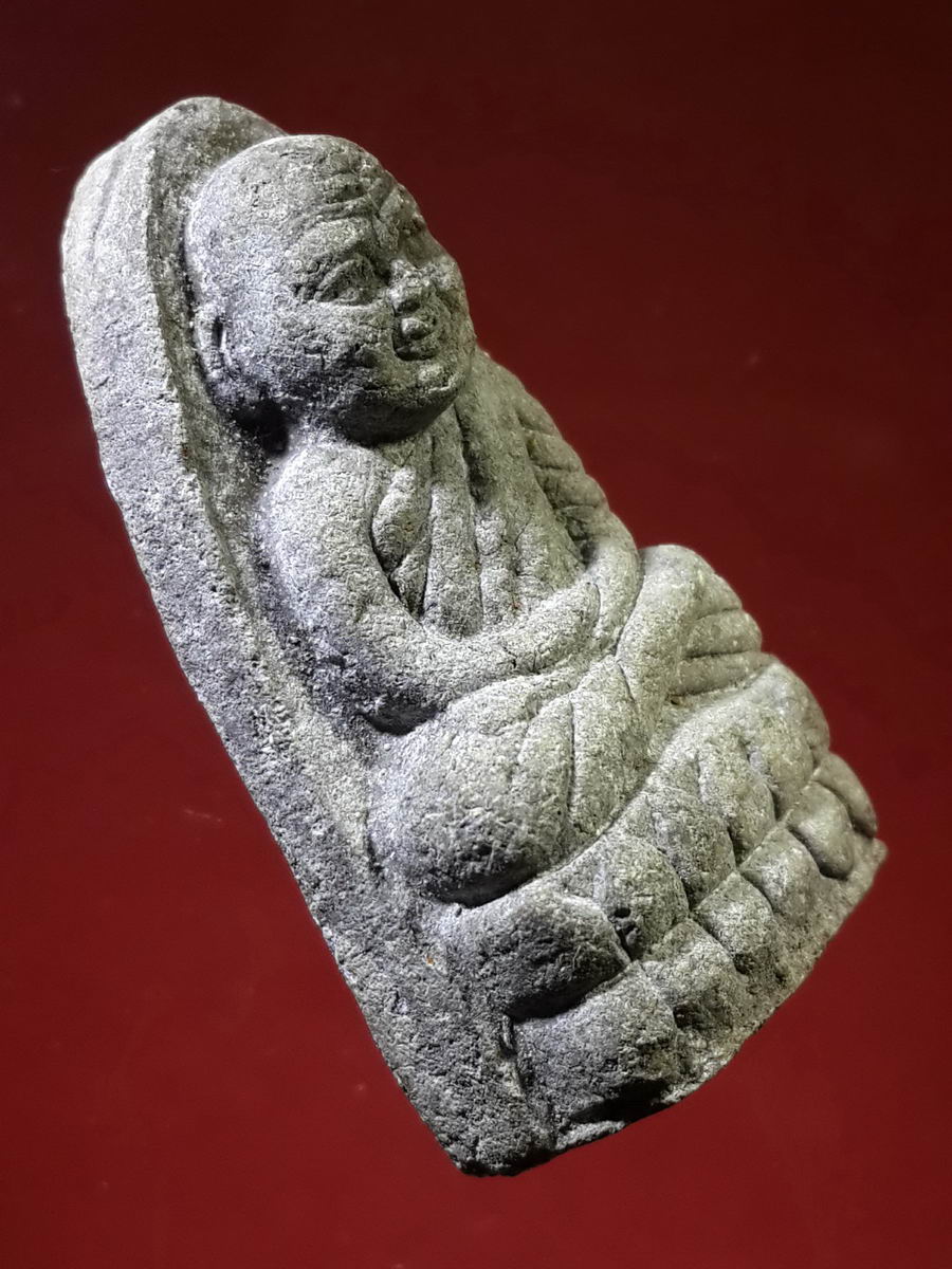 รหัสสินค้า หลวงปู่ทวด วัดต่างๆ 133 หลวงปู่ทวด วัดช้างให้ จ.ปัตตานี ไม่ทราบปีที่สร้าง เนื้อผงใบลาน พิมพ์เตารีดหัวมน หลังอูม ไม่มีตัวหนังสือ