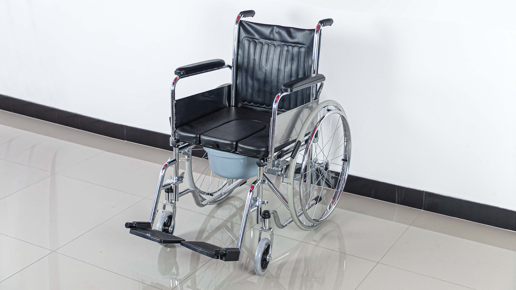 PS103 รถเข็นนั่งถ่าย เหล็กชุบโครเมี่ยม เบาะนั่งด้านหน้าดึงออกได้ พร้อมเบาะรองนั่ง