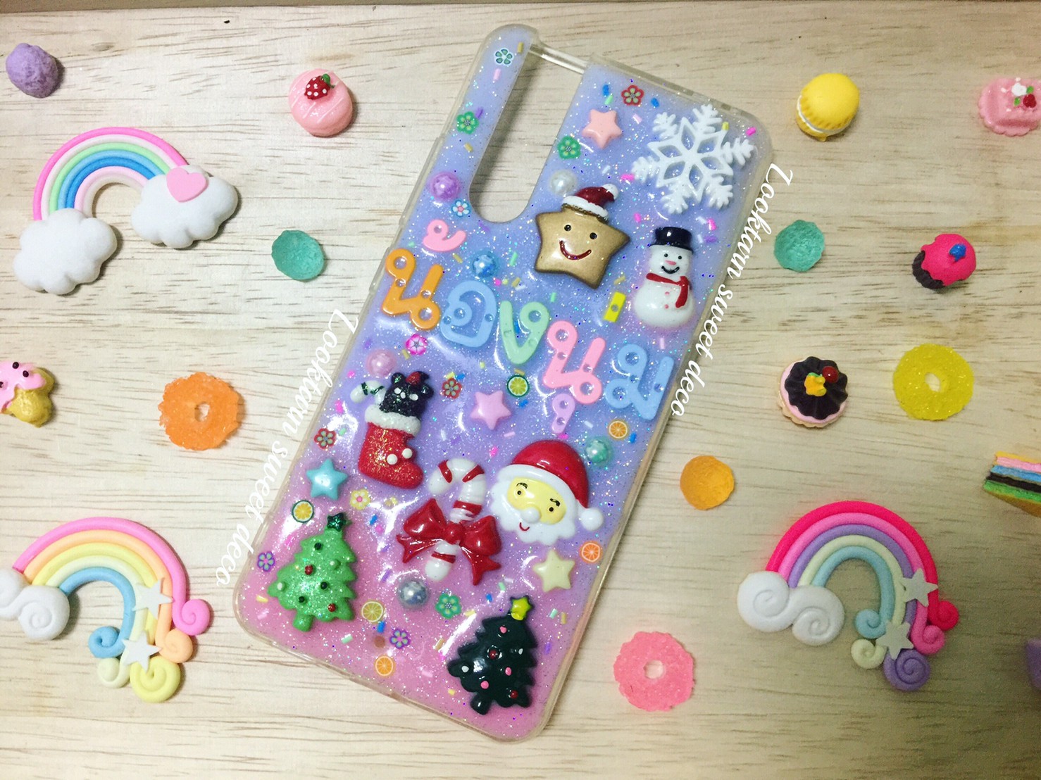 เคสพาสเทลฟ้าคราม ชมพู ม่วง โรยกากเพชรเบาๆ อักษรคละสี