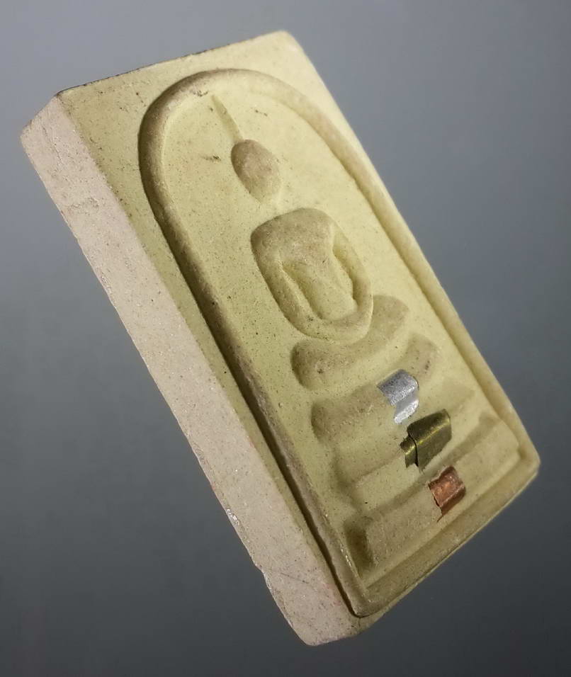 รหัสสินค้า พระสมเด็จ วัดต่างๆ 402 พระสมเด็จเนื้อผงฝังตะกรุด 3 กษัตริย์ หลวงพ่อสมบูรณ์ วัดเขาถ้ำบุญนาค อำเภอตาคลี จังหวัดนครสวรรค์ พระรายการนี้ให้เช่าบูชาแล้ว