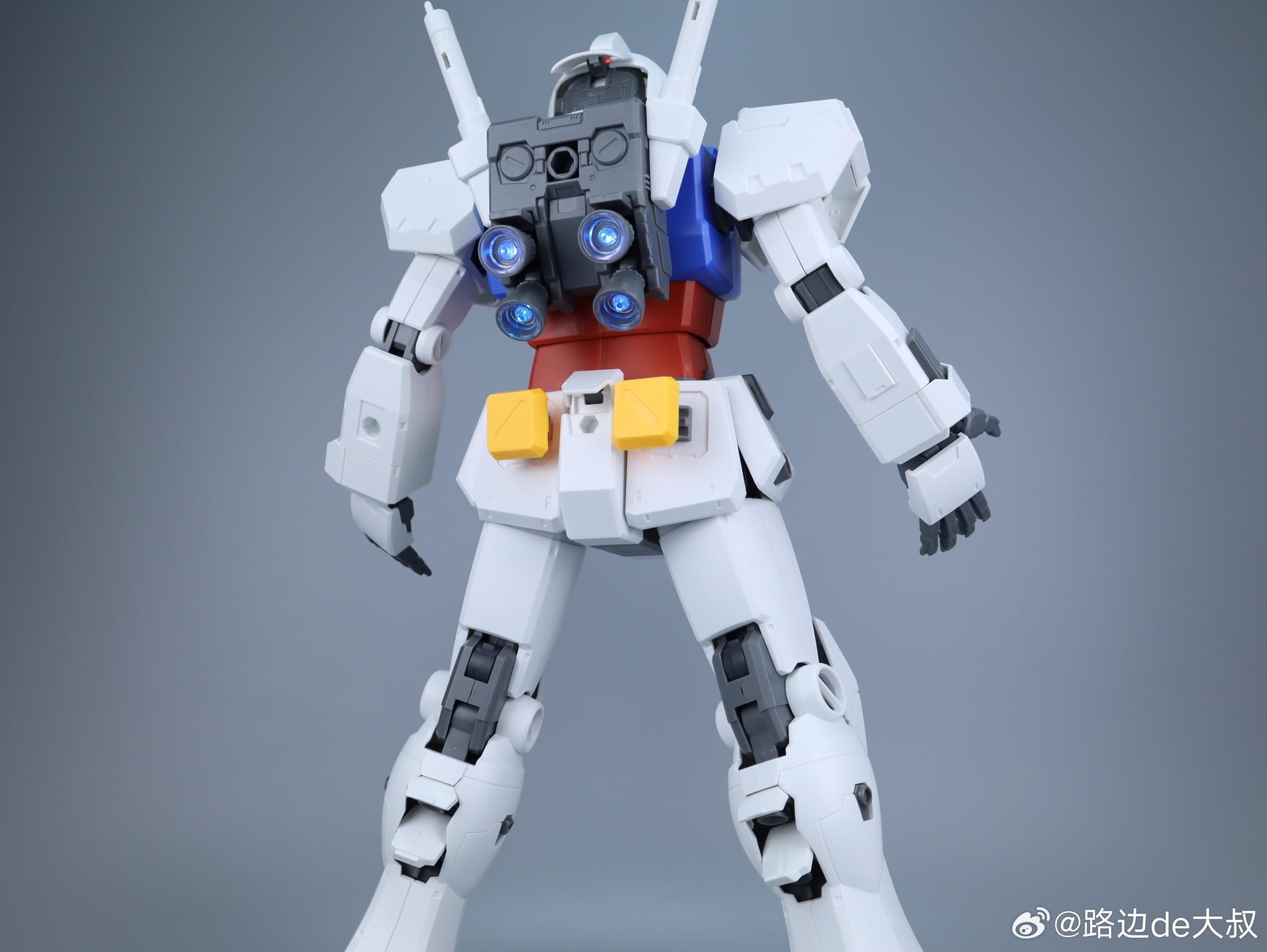 กันดั้ม Gundam Fang Dajing 1/35 RX-78-02 Gundam (Second Lot: Big Water Decal)