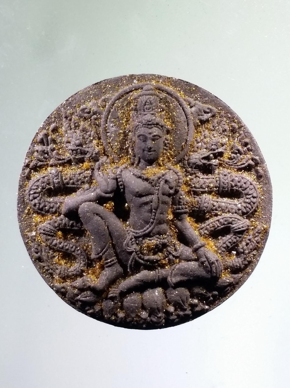 รหัสสินค้า จตุคามรามเทพ 745 พระเทวราชโพธิสัตว์จตุคามรามเทพ รุ่นเงินทองไหลมาโคตรมหาเศรษฐี เนื้อว่านกากยายักษ์โรยผงตะไบ ฝังแร่มวลสาร พุทธาภิเษก วัดพระมหาธาตุวรมหาวิหาร จังหวัดนครศรีธรรมราช สร้างปี 2550