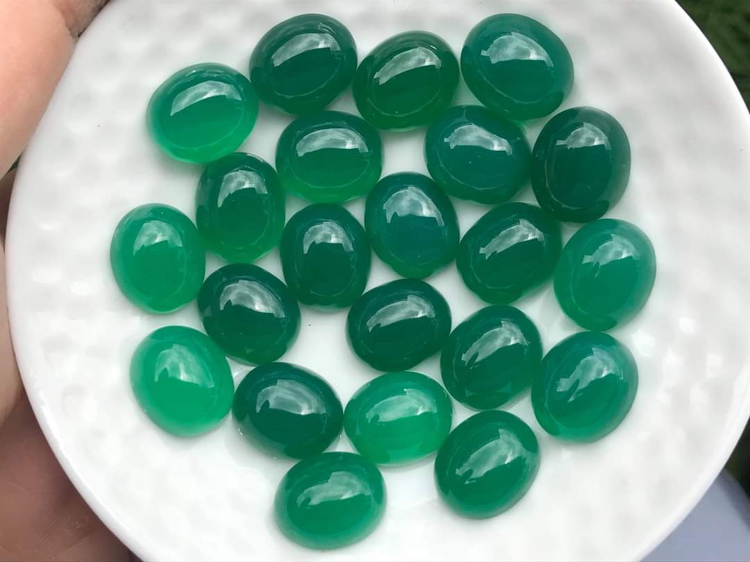 โมราไข่หลังเบี้ย 10x12mm. 5 เม็ด