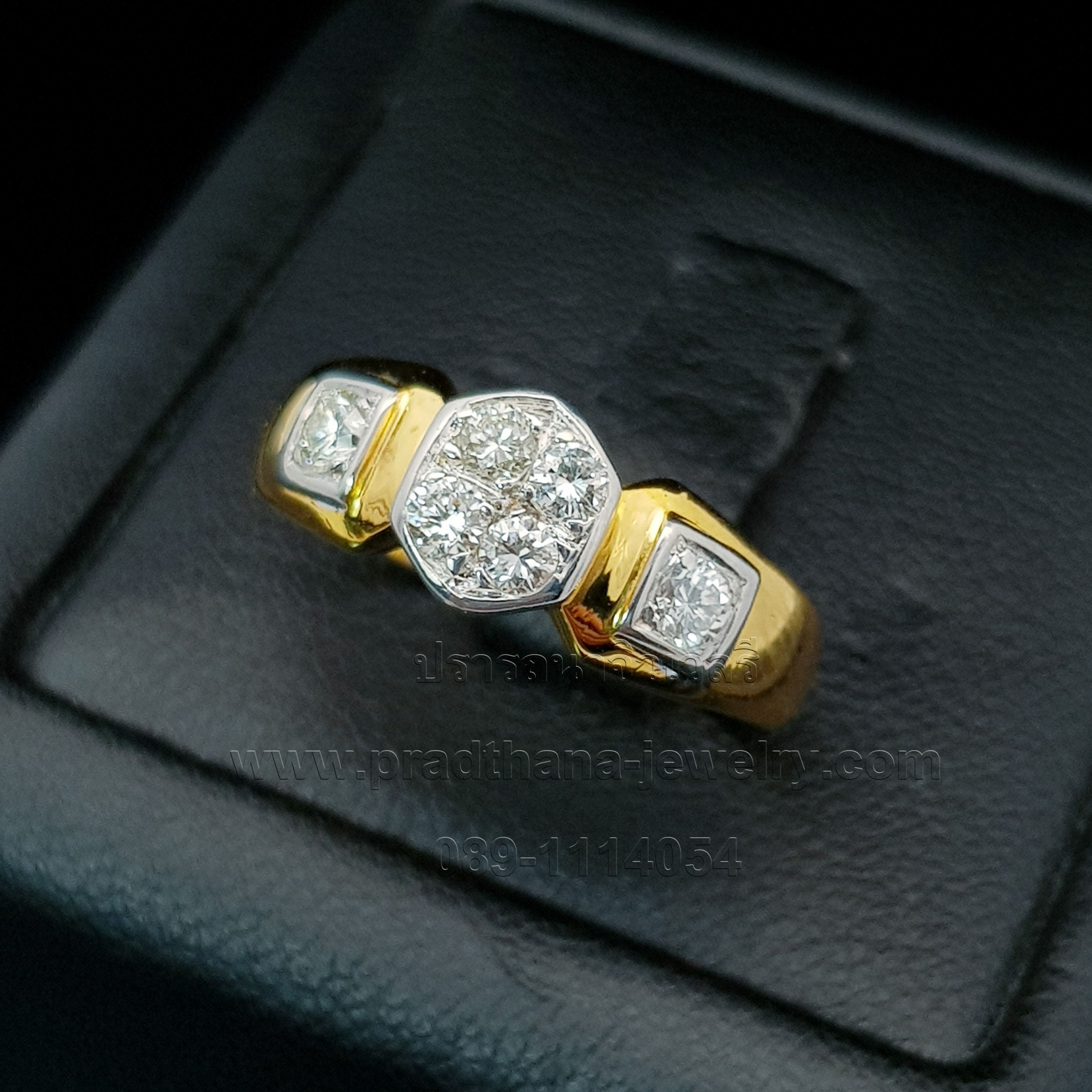 แหวนเพชรกระจุกกลางบ่าเพชร