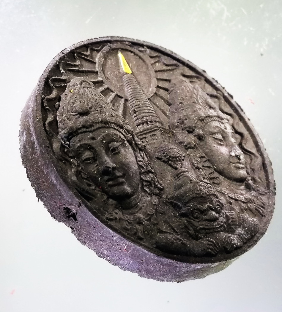 รหัสสินค้า จตุคามรามเทพ 190 องค์จตุคามรามเทพ รุ่นจอมราชันย์ สุวรรณภูมิ ปีมหามงคล พิธีพุทธาภิเษก เทวาภิเษก ณ.ศาลหลักเมือง และ วัดพระมหาธาตุวรมหาวิหาร จังหวัดนครศรีธรรมราช สร้างปี 2550 เนื้อว่านกากยายักษ์ ลูกนำฤกษ์ในพิธี