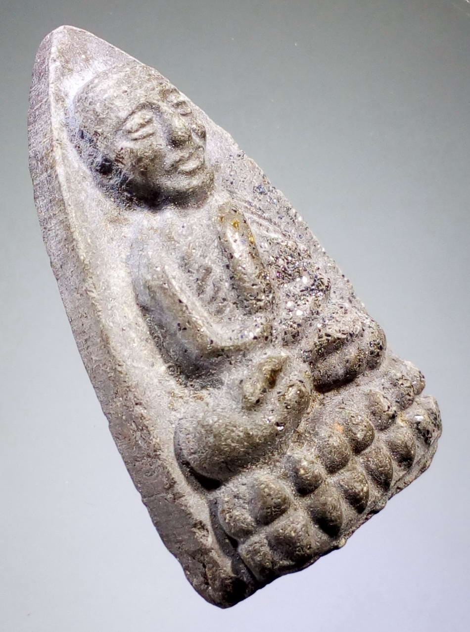 รหัสสินค้า หลวงปู่ทวด วัดต่างๆ 160 หลวงปู่ทวด วัดช้างให้ จ.ปัตตานี หลังตัวหนังสือจม โรยแร่ ไม่ทราบปี