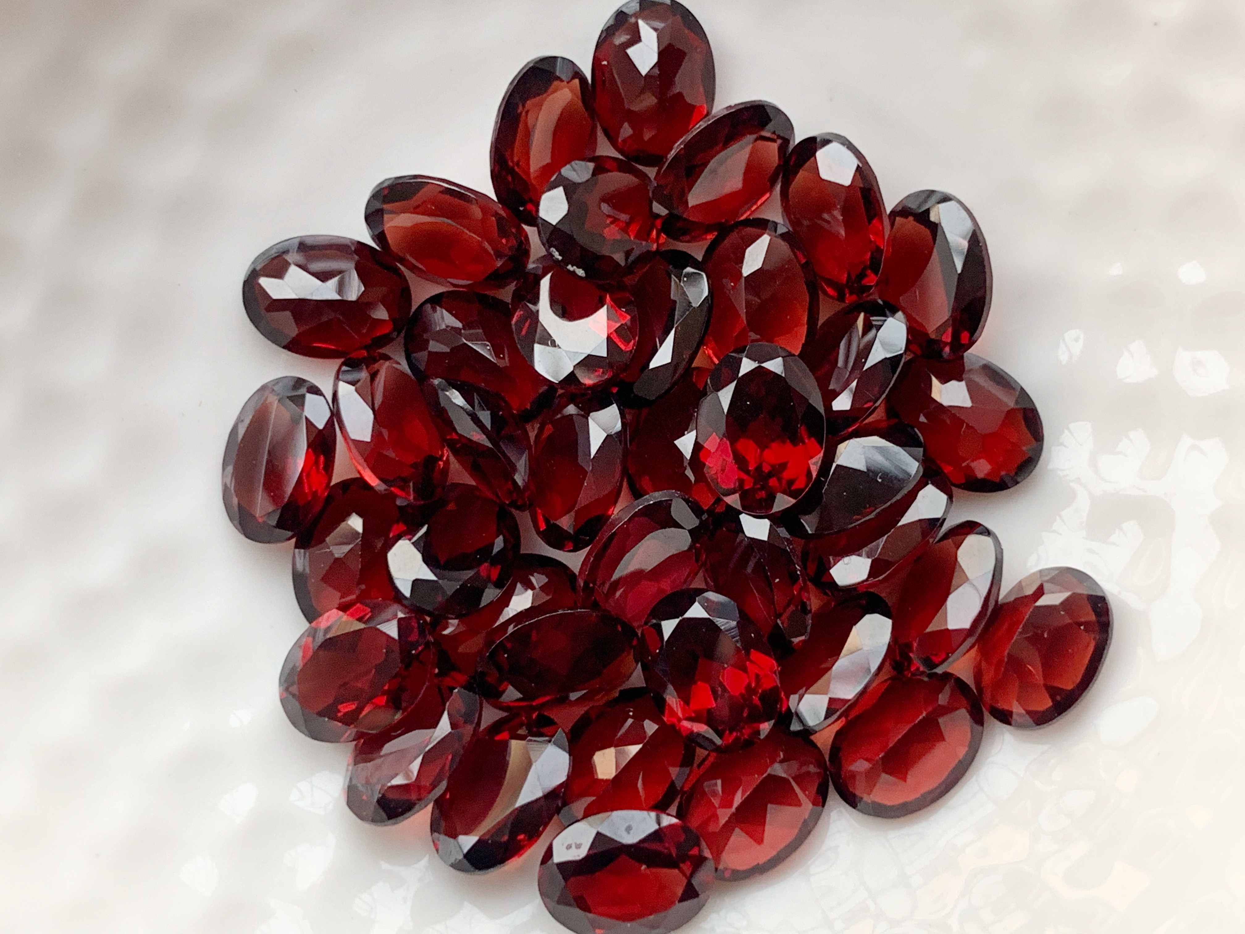 โกเมนไข่ 8X6 มม. 5 กะรัต