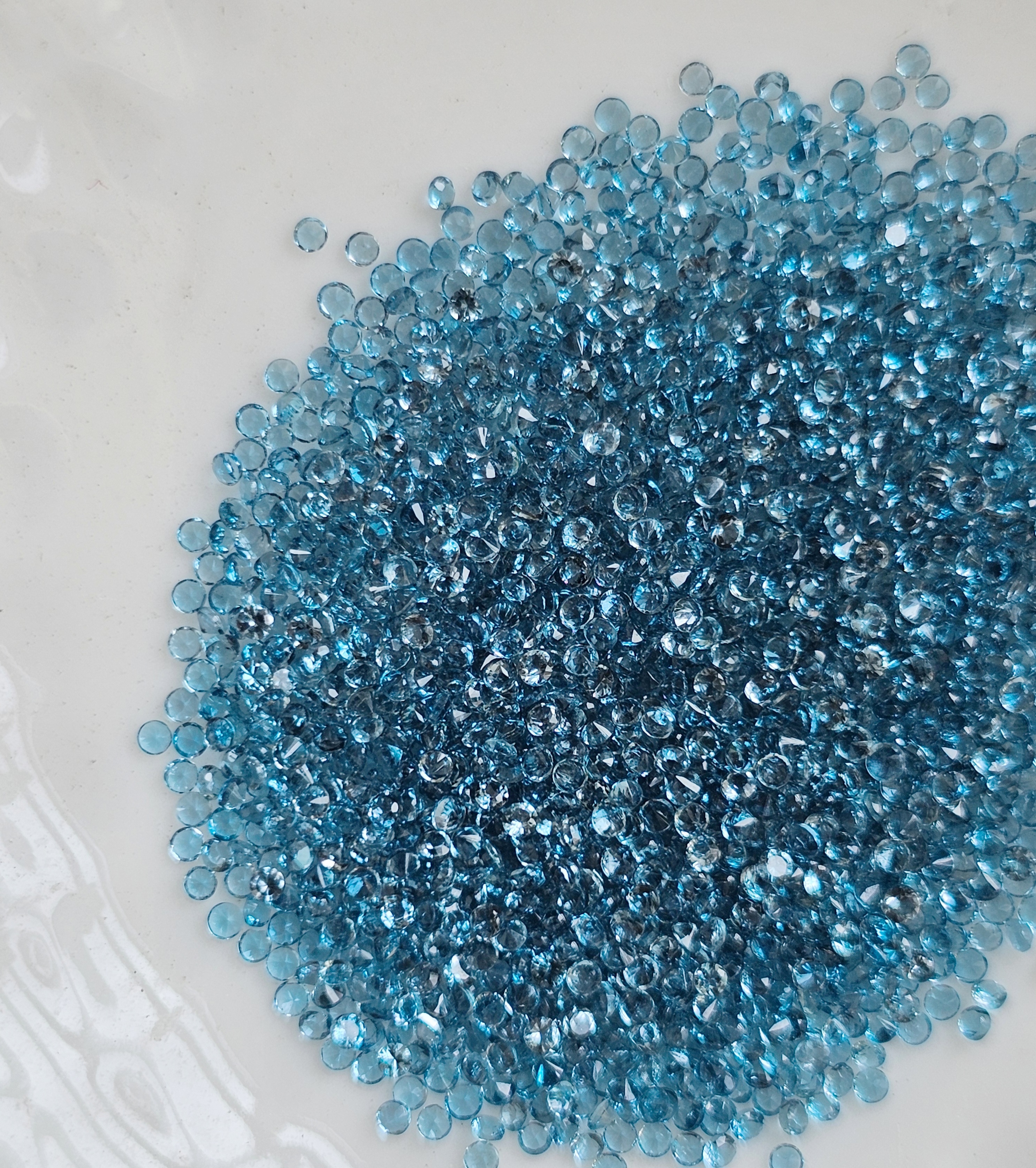 พลอยลอนดอนบลูโทปาสกลม 1.0 มม. 1 กะรัต