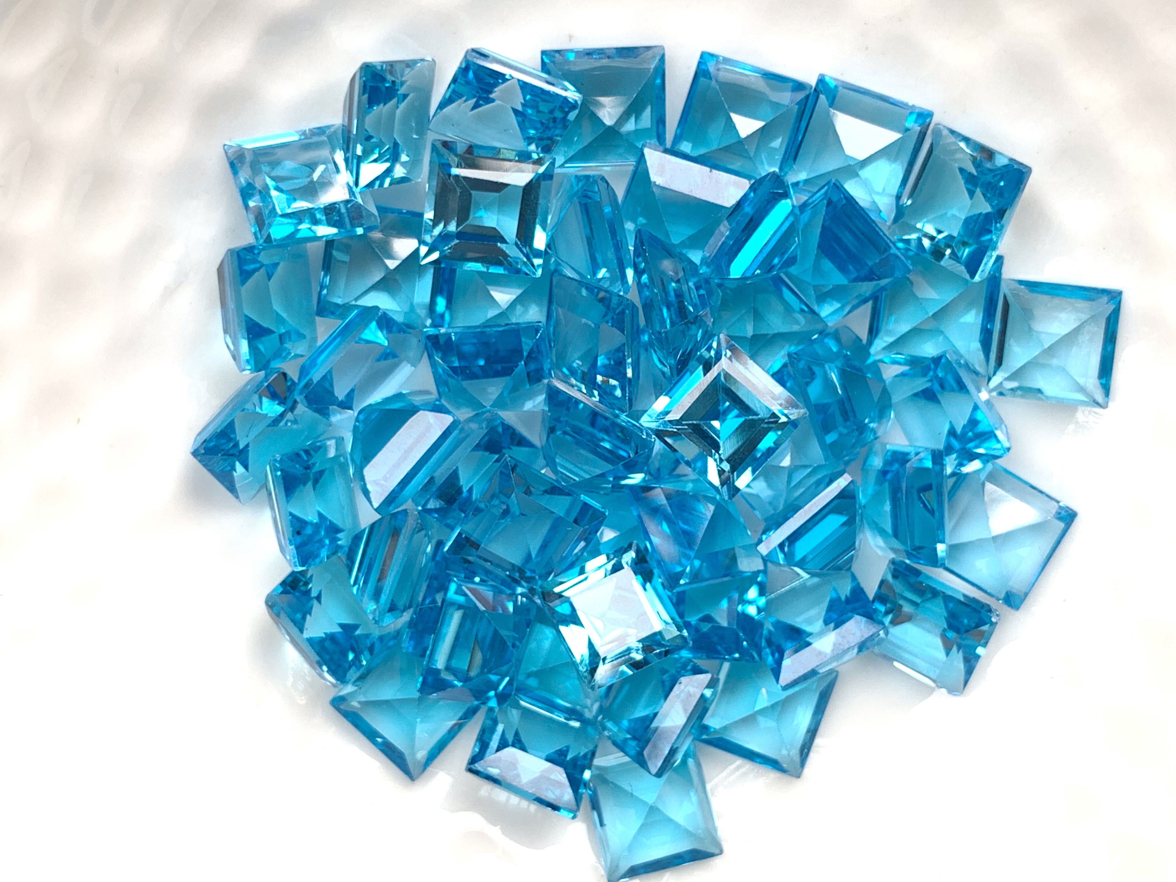 สวิสบลูโทปาสสี่เหลี่ยม 6 มม. 5 กะรัต