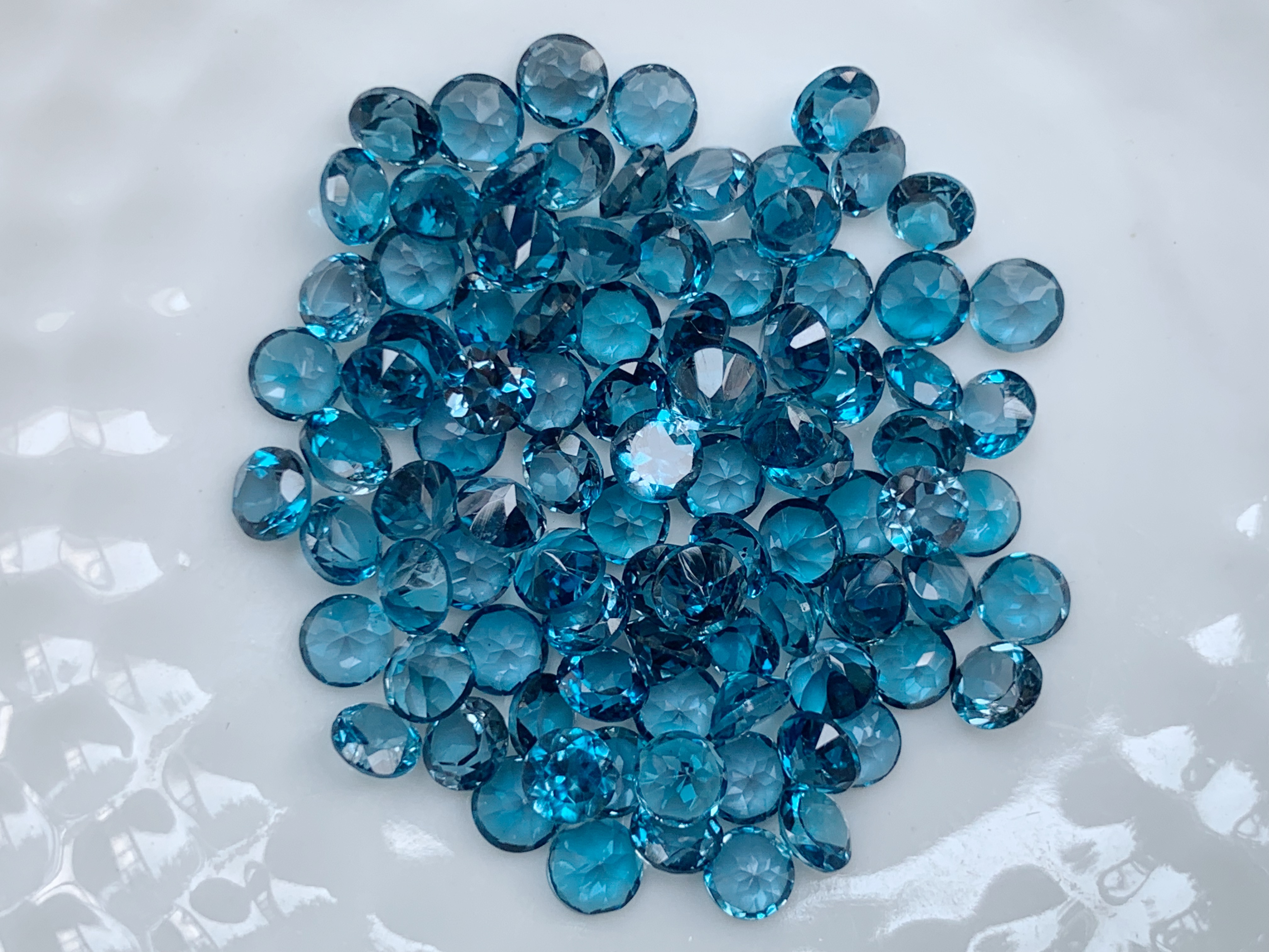 ลอนดอนบลูโทปาสกลม 3.5 มม. 5 กะรัต