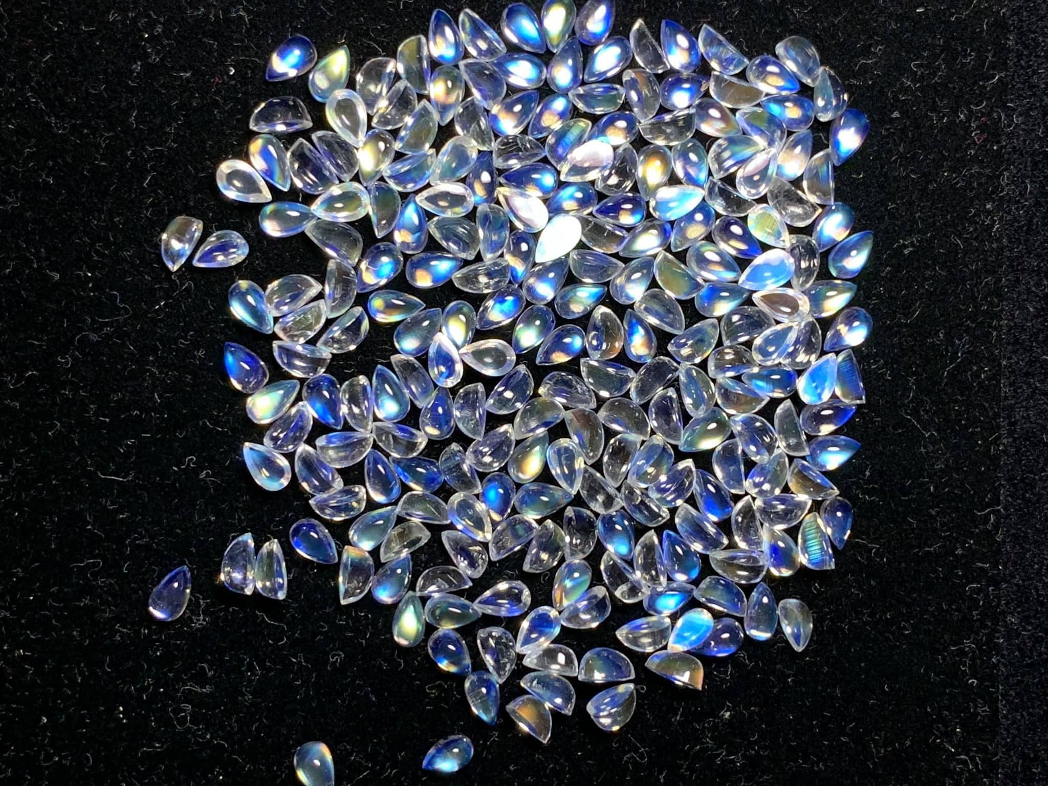 บลูมูนสโตนหยดน้ำหลังเบี้ย 5x3mm. 1 กะรีต