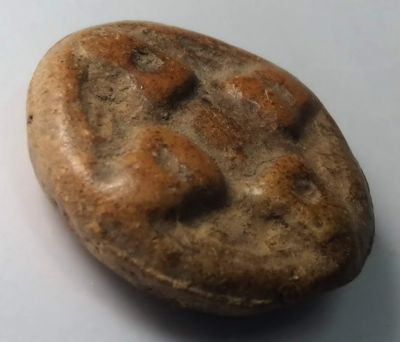 รหัสสินค้า พระกรุ 042 พระปิดตาสี่ทิศ กรุวัดคูยาง เมืองกำแพงเพชร พิมพ์กลาง หลังยันต์ นะ พระรายการนี้ให้เช่าบูชาแล้ว