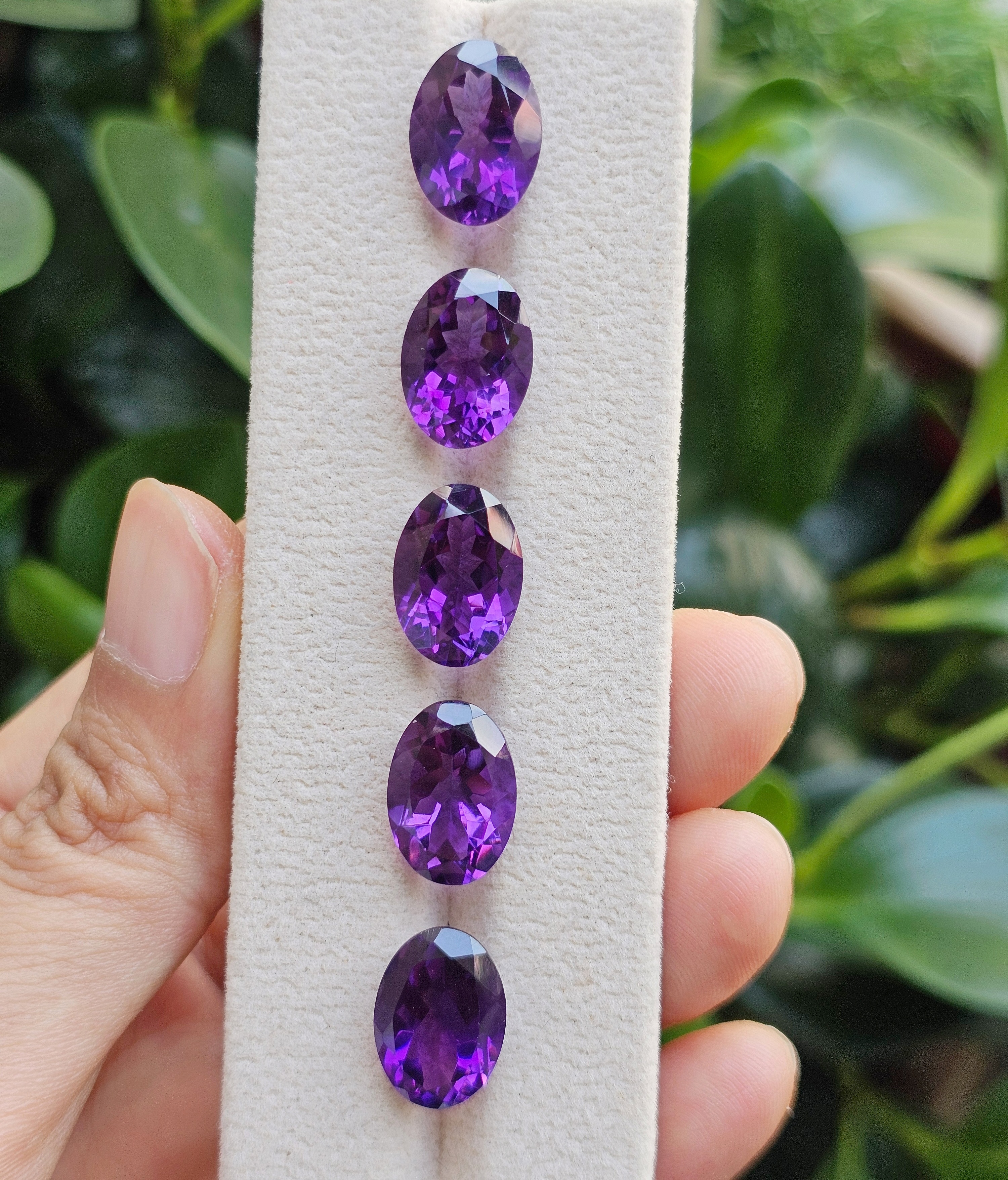 อเมทิสเข้มไข่ 14x10 mm. 1 เม็ด