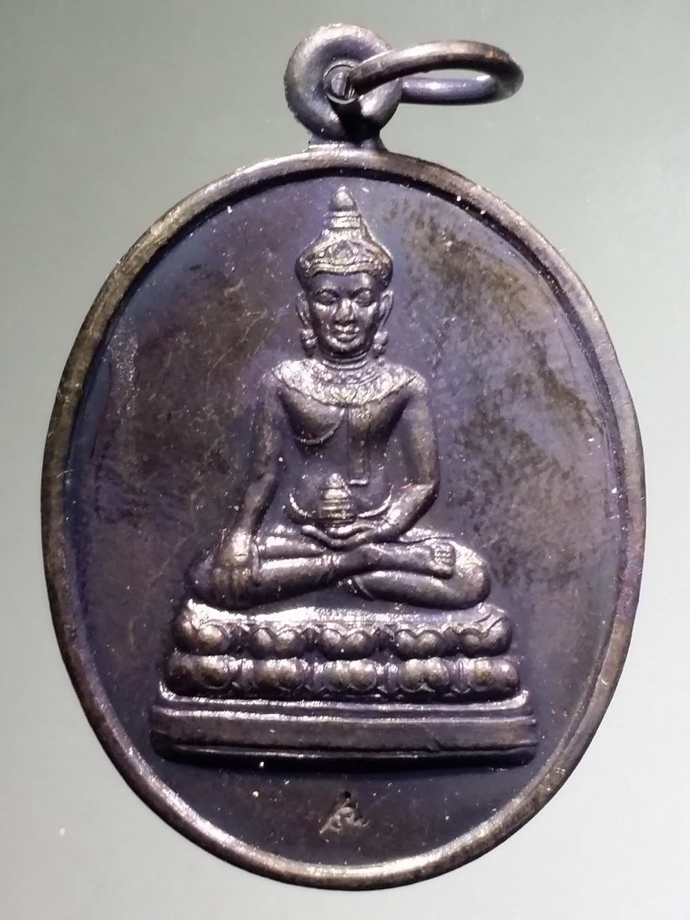 รหัสสินค้า พระมีกล่อง 175 เหรียญพระพุทธสุรินทร์ภักดี เนื้อทองแดงรมดำ จังหวัดสุรินทร์ สร้างปี 2541 พระรายการนี้ให้เช่าบูชาแล้ว