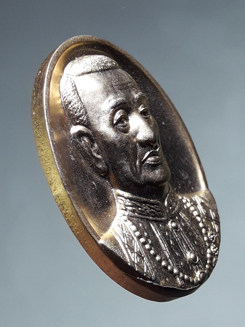 รหัสสินค้า พระมหากษัตริย์ และบุคคลสำคัญ 389 เหรียญกะไหล่ทองพ่นทราย พระบาทสมเด็จพระพุทธยอดฟ้าจุฬาโลก รัชกาลที่ 1 ปฐมกษัตริย์แห่งราชวงศ์จักรี ที่ระลึกวันจักรี 6 เมษายน 2545