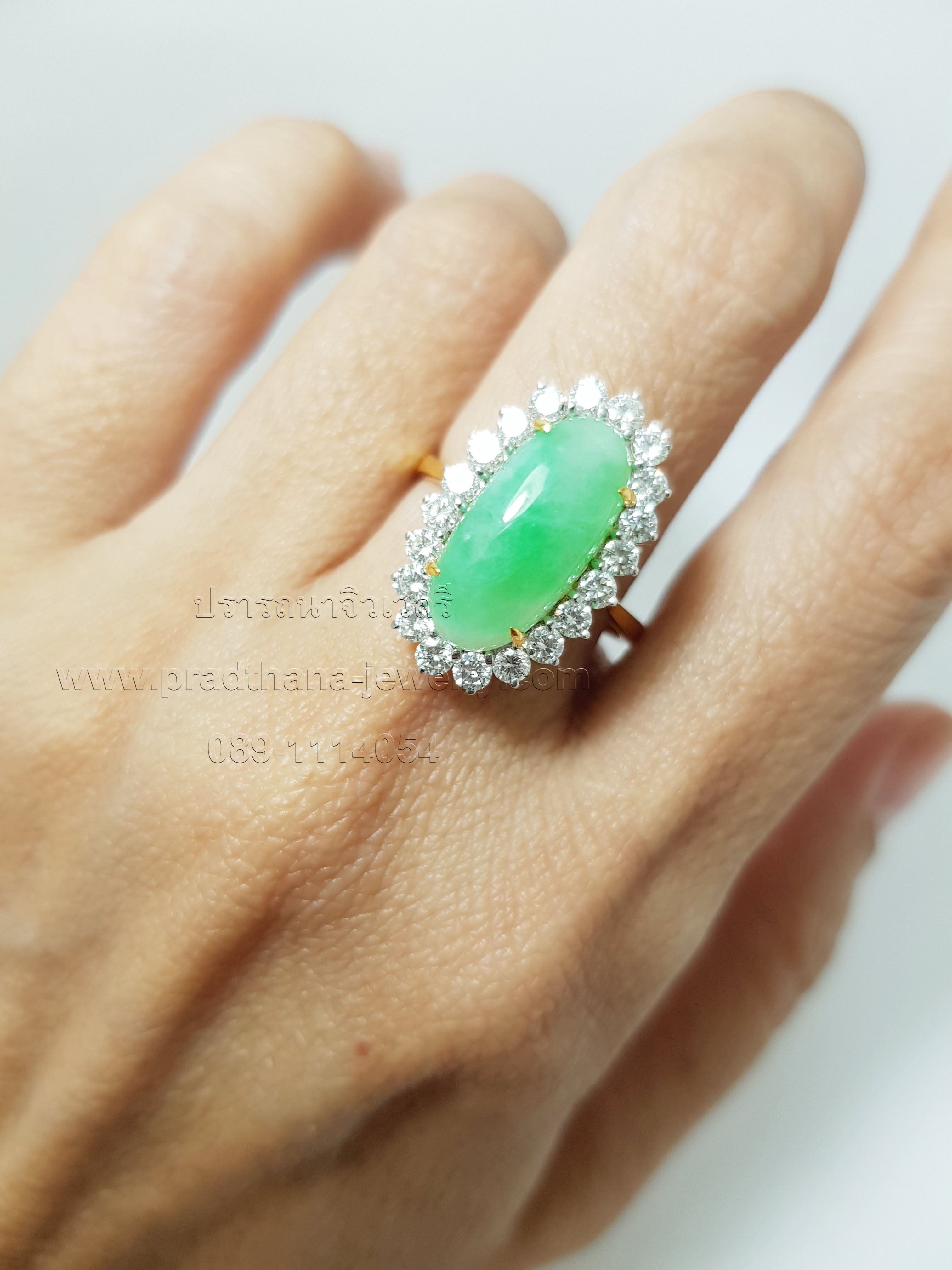 แหวนหยกล้อมเพชร