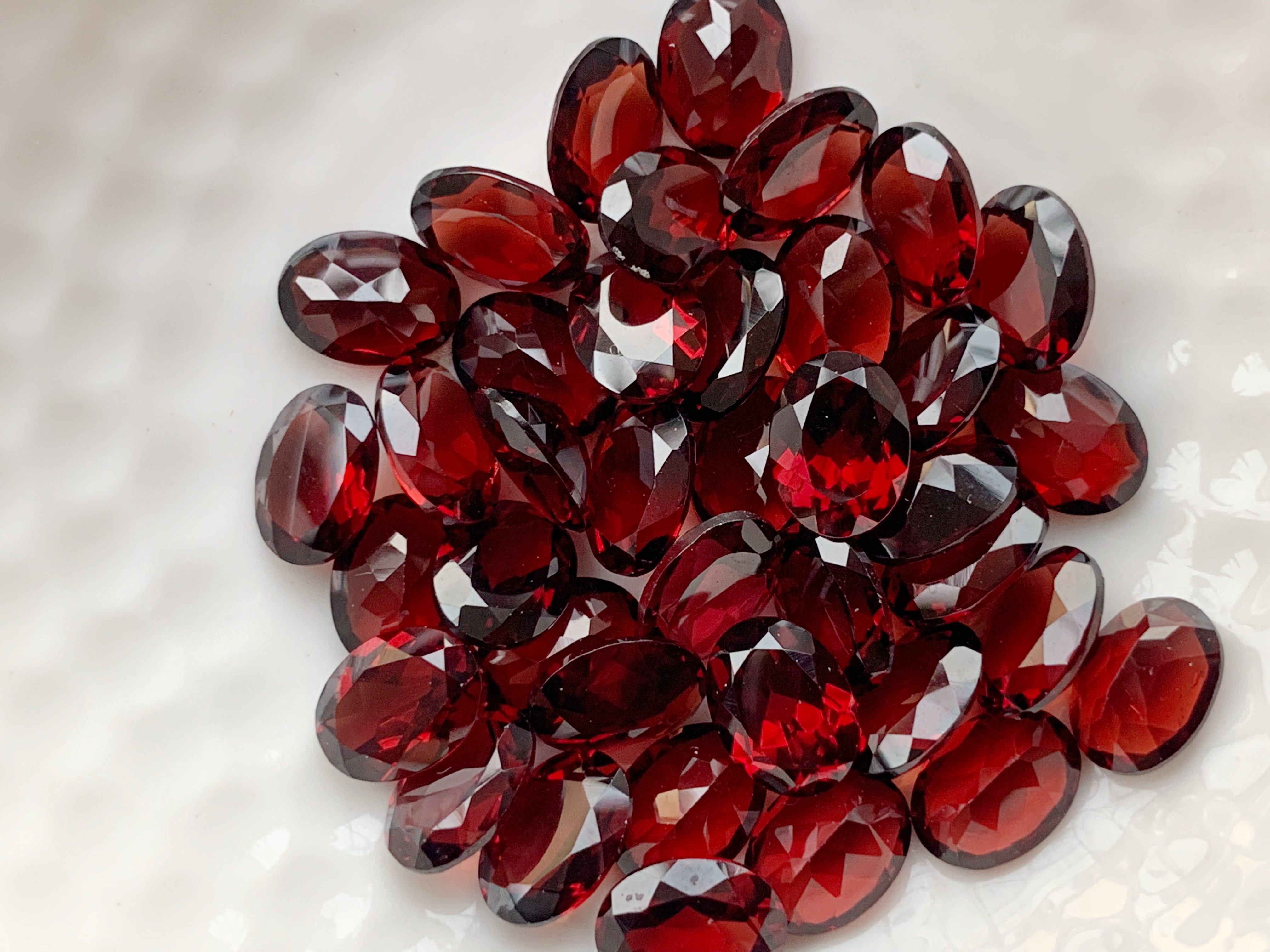 โกเมนไข่ 8X6 มม. 5 กะรัต