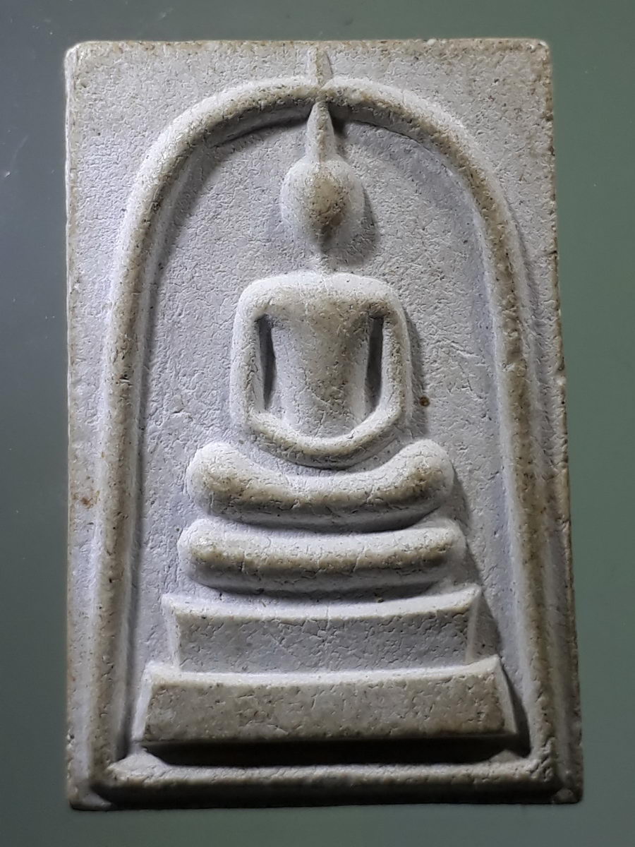 รหัสสินค้า พระเนื้อดิน เนื้อผง เนื้อว่าน 9139 พระสมเด็จ เกศทะลุซุ้ม รุ่นอนุสรณ์ 9 ปี หลวงพ่อแกร วัดส้มเสี้ยว อำเภอบรรพตพิสัย จังหวัดนครสวรรค์ สร้างปี 2537