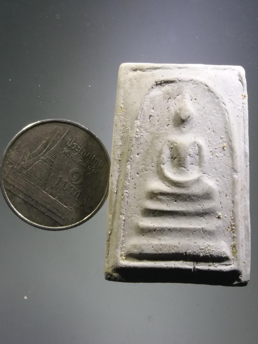 รหัสสินค้า พระมีกล่อง 3928 พระสมเด็จพิมพ์พระประธาน เนื้อผง ด้านหลังปั๊มตรายาง วัดนางชี พุทธาภิเษกปี 2536