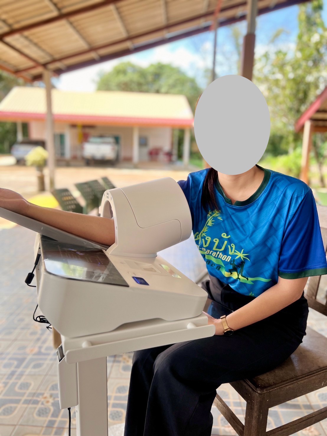 เครื่องวัดความดันโลหิตอัตโนมัติชนิดสอดแขน OMRON HBP-9030 + พร้อมรถเข็นขาตั้งครบชุด + แถมฟรีกระดาษบันทึกผล รับประกัน 1 ปี