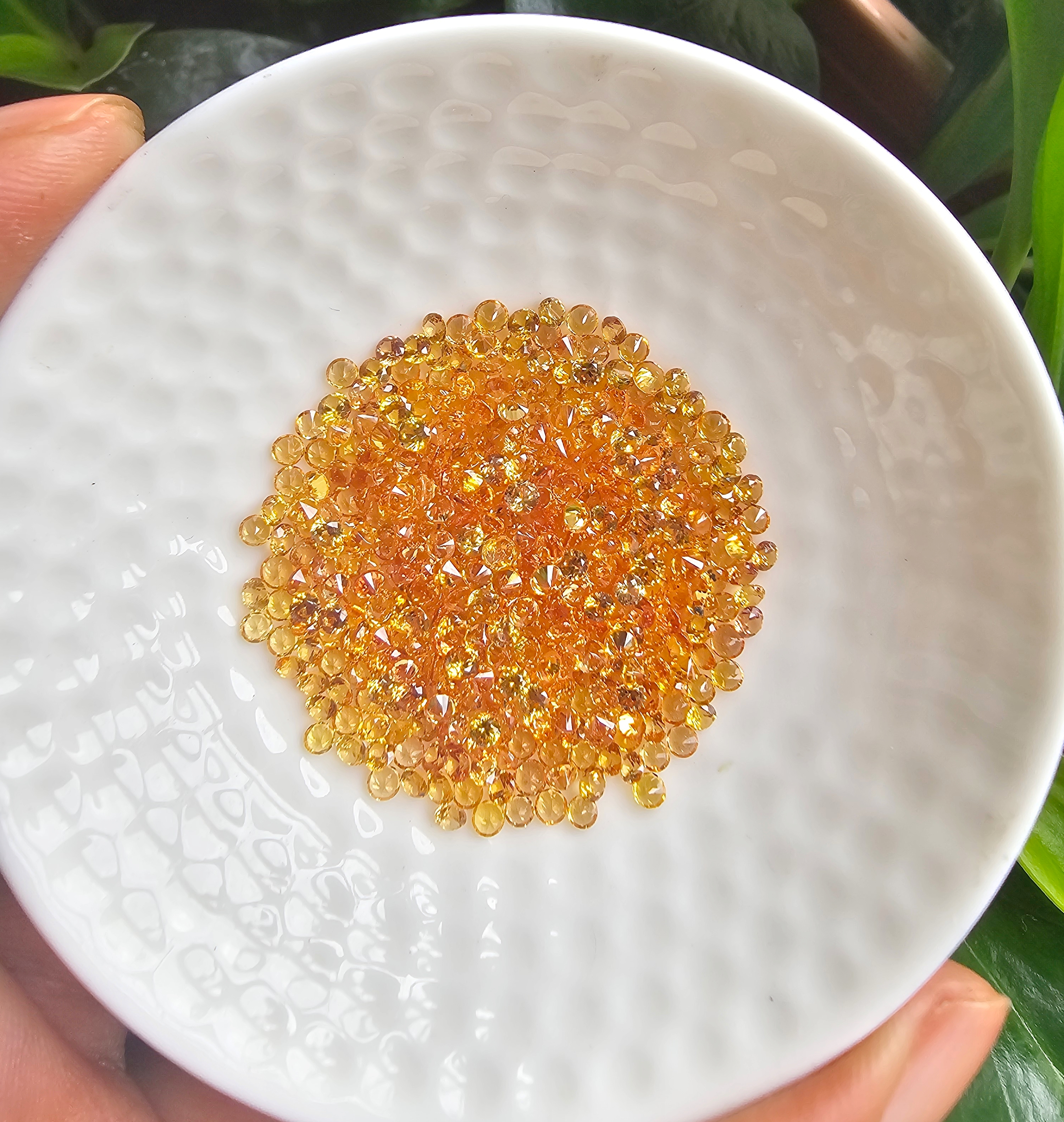 บุษราคัมสีเหลืองกลม 2.5 มม. 1 กะรัต