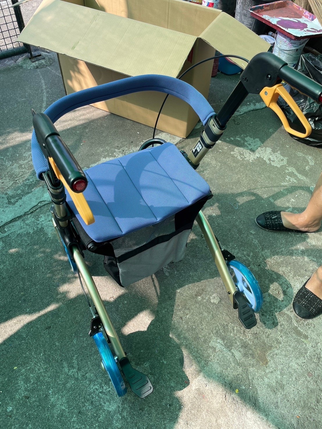 รถเข็นช่วยพยุงเดิน แบรนด์จากประเทศญี่ปุ่น ( 歩行器 ) Matsunaga รุ่น MV100 น้ำหนักเบา พกพาสะดวก นั่งสบาย พับเก็บได้ (Best Seller)