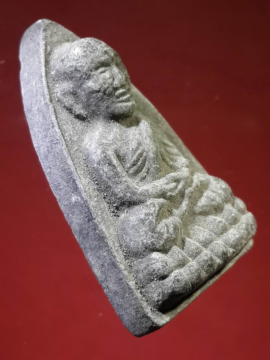 รหัสสินค้า หลวงปู่ทวด วัดต่างๆ 135 หลวงปู่ทวด วัดช้างให้ จ.ปัตตานี ไม่ทราบปีที่สร้าง เนื้อผงใบลาน หลังตัวหนังสือนูน