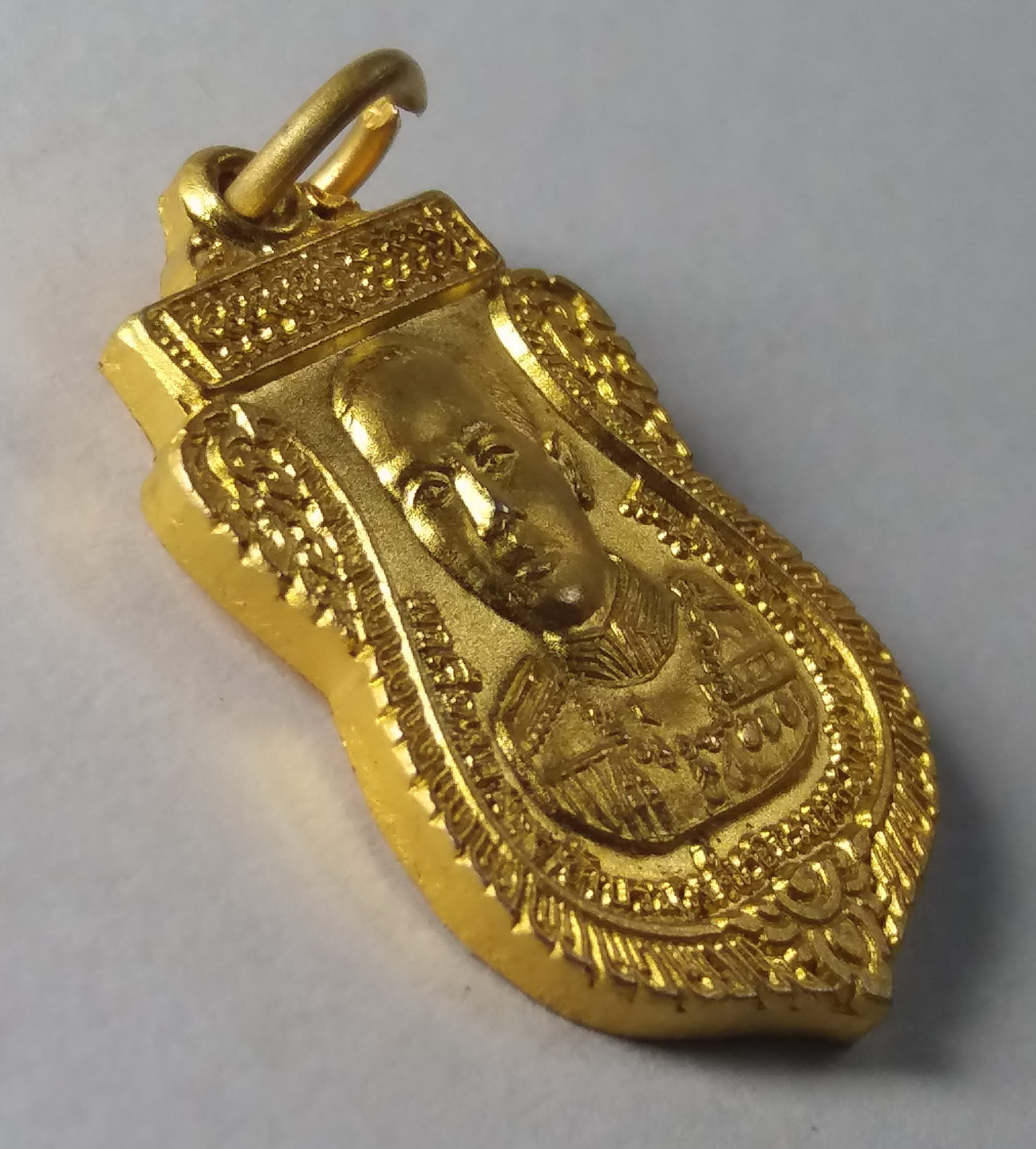 รหัสสินค้า สมุทรสงคราม 005 เหรียญกะไหล่ทองพ่นทราย พลเรือเอกพระเจ้าบรมวงศ์เธอ กรมหลวงชุมพรเขตอุดมศักดิ์ พระองค์เจ้าอาภากรเกียรติวงศ์ หลังหลวงปู่ศุข วัดปากคลองมะขามเฒ่า ออกที่ศาลกรมหลวงชุมพรเขตอุดมศักดิ์ จังหวัดสมุทรสงคราม สร้างปี 2551