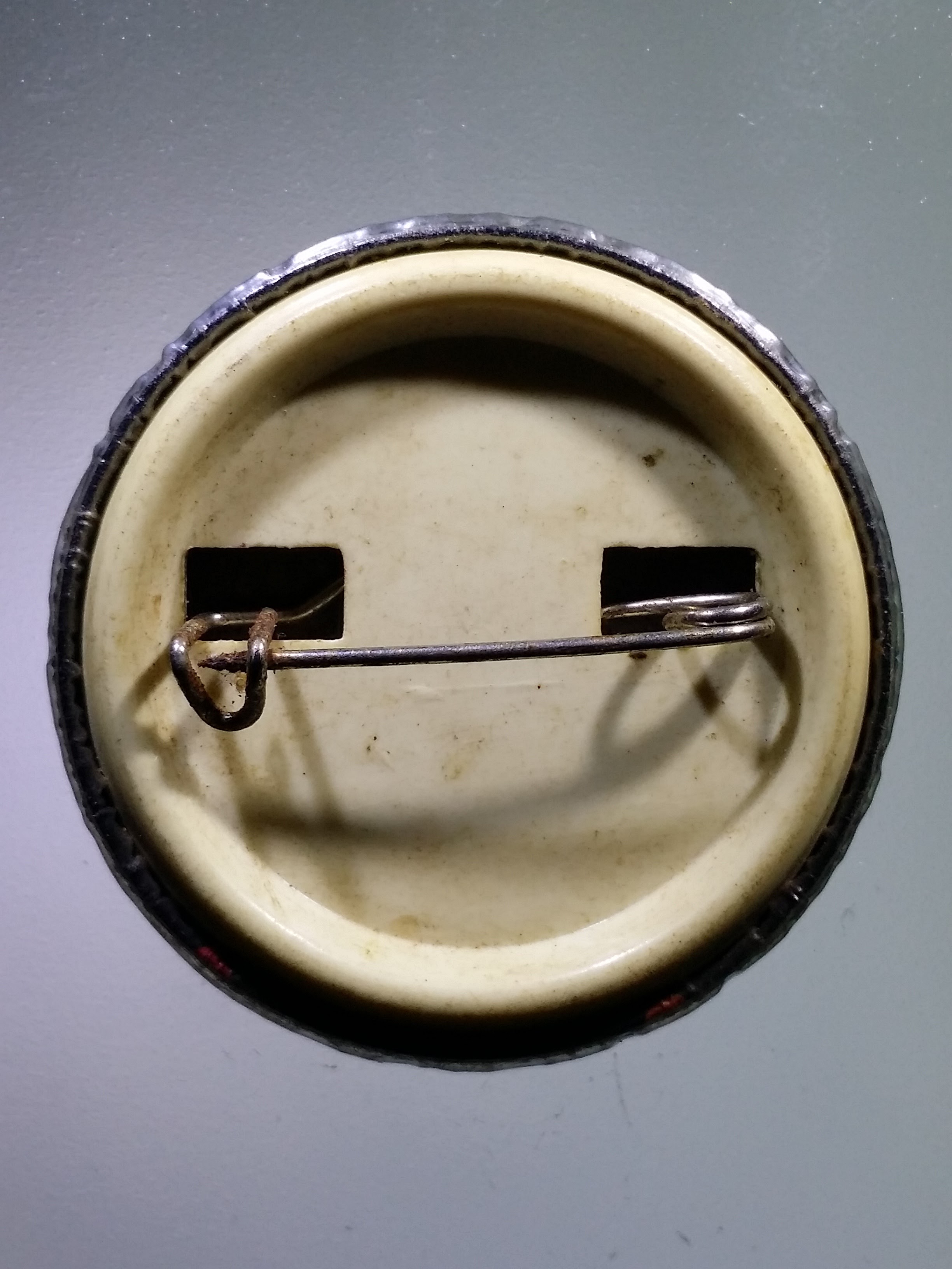 Antig LSD 051 ล็อกเก็ตเข็มกลัด หลวงตามหาบัว ญาณสัมปันโน วัดป่าบ้านตาด จังหวัดอุดรธานี ที่ระลึกโครงการช่วยชาติ พระรายการนี้ให้เช่าบูชาแล้ว