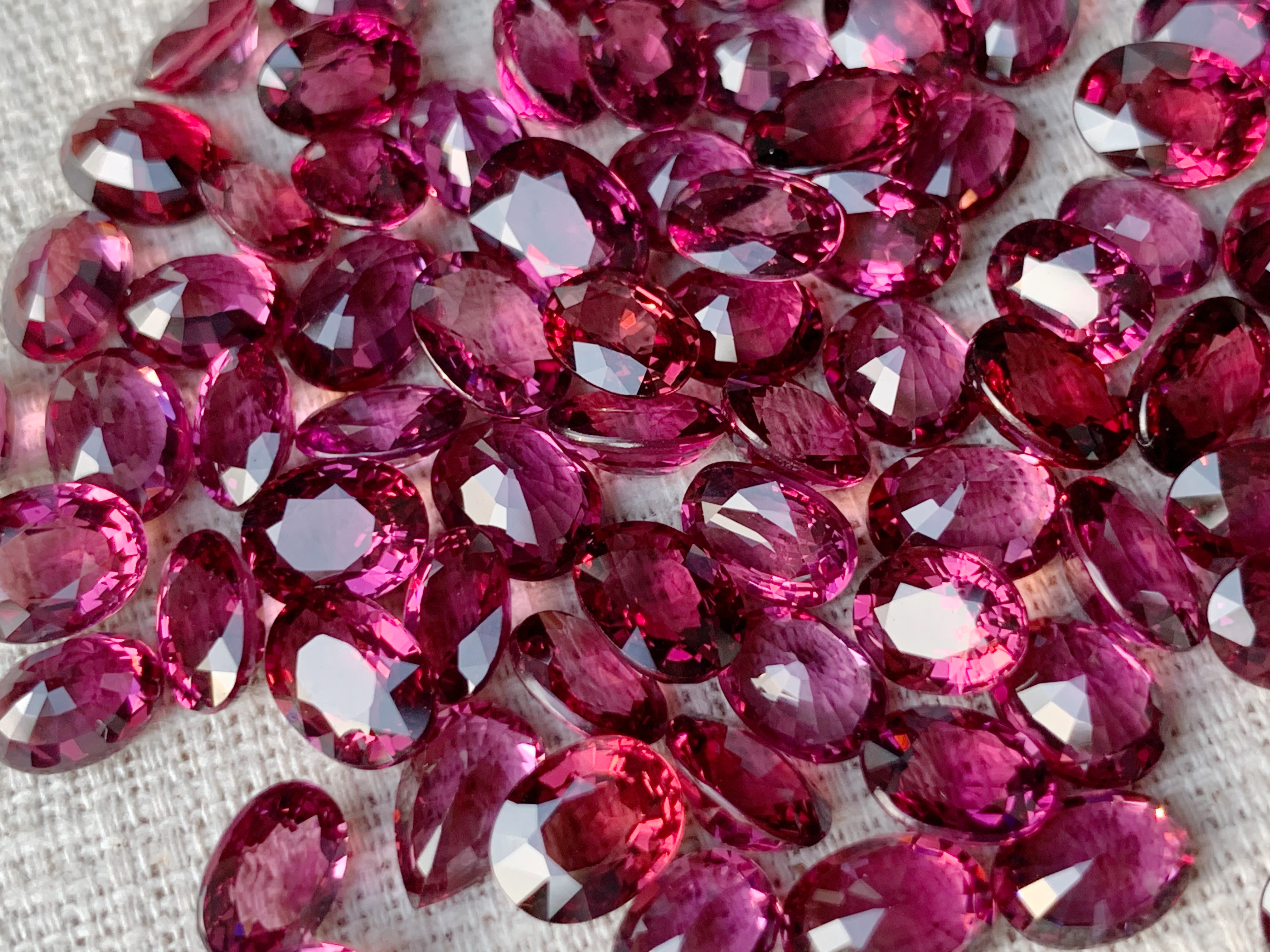 โรโดไลท์ไข่ 7x5 mm. 5 กะรัต